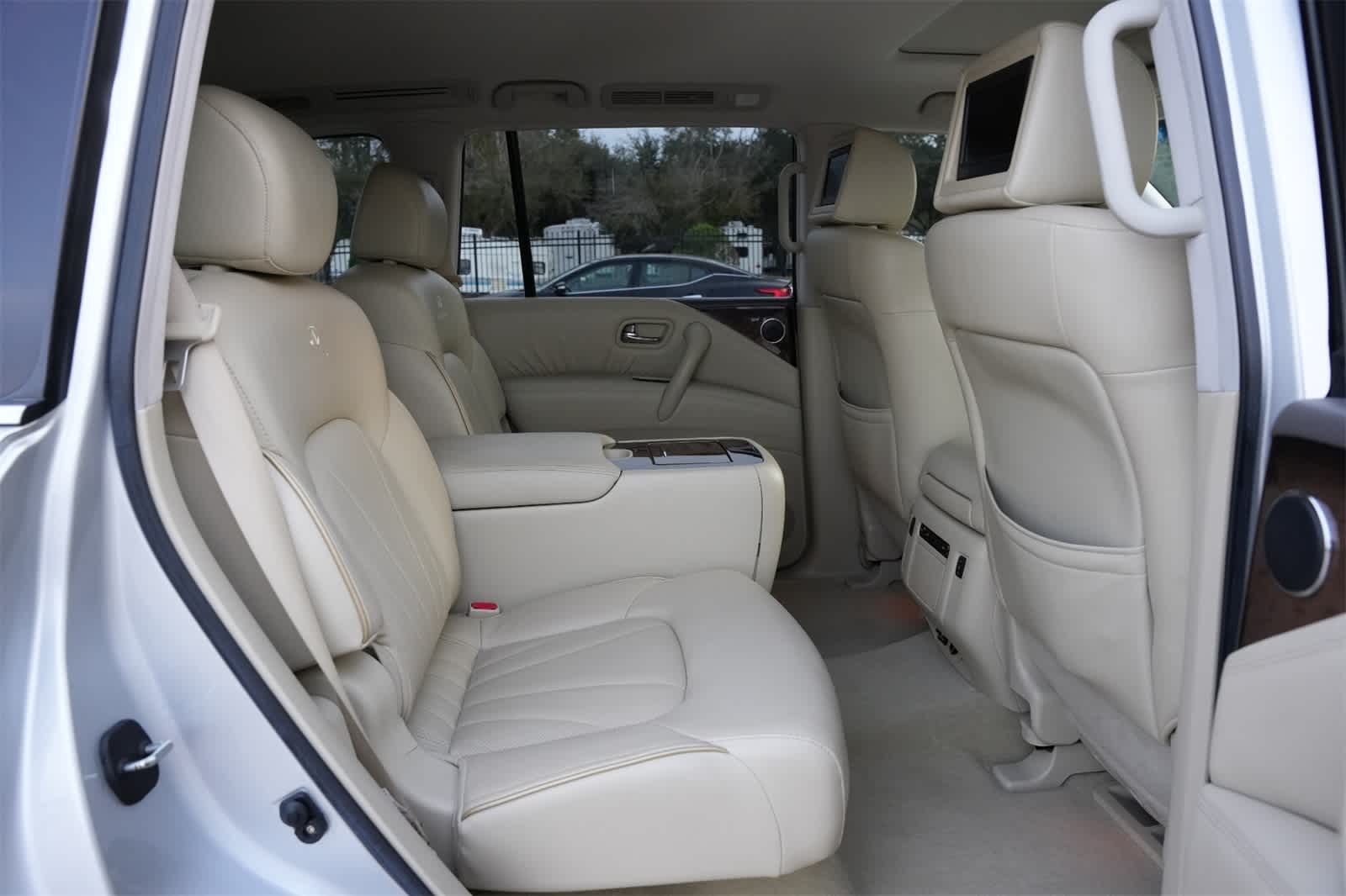 2011 INFINITI QX56 7-passenger