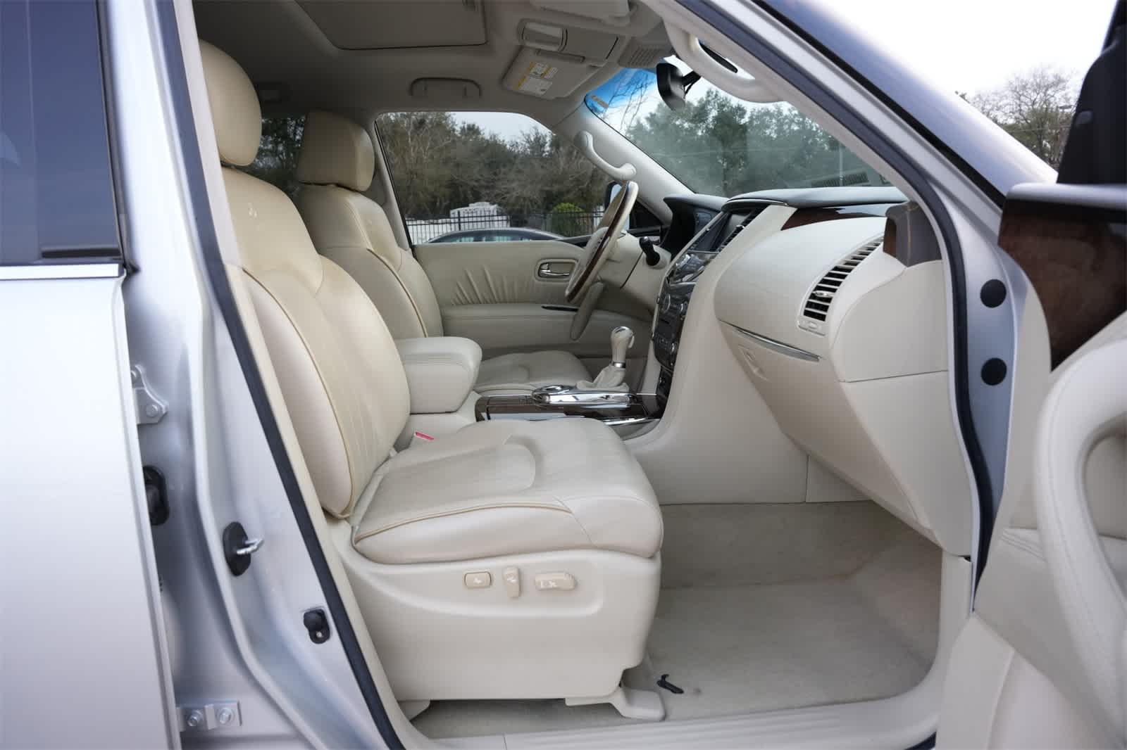 2011 INFINITI QX56 7-passenger