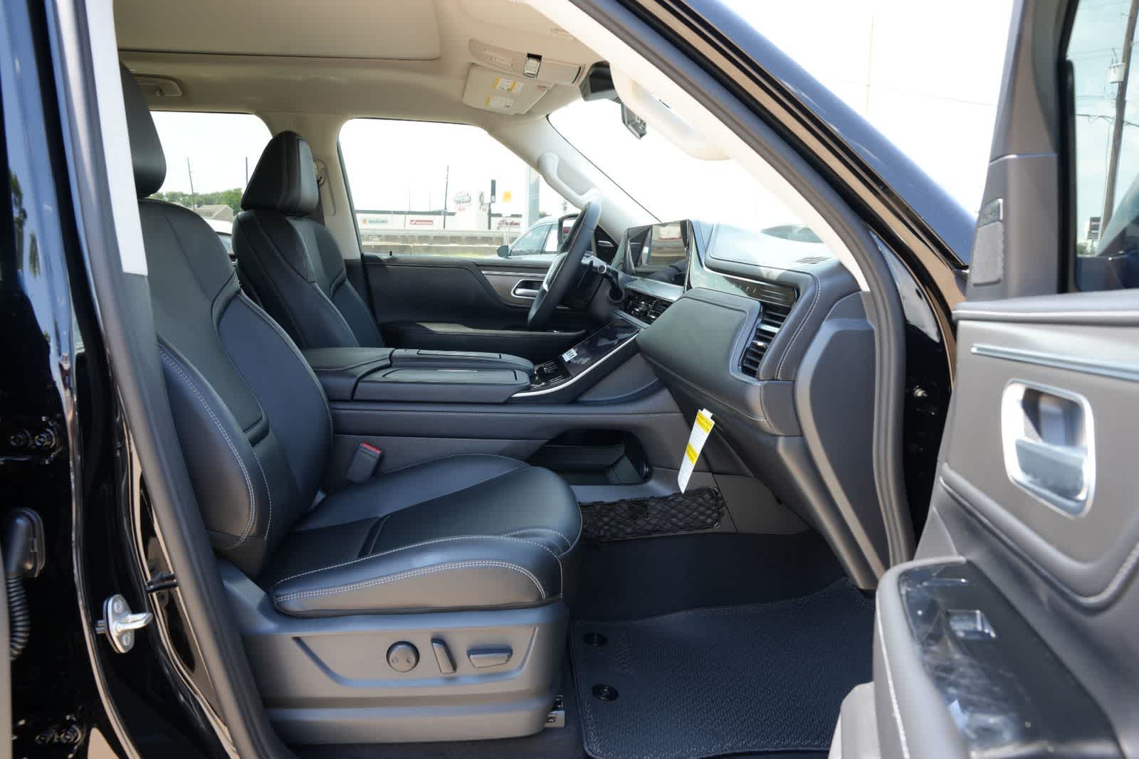 2027 INFINITI QX80 PURE