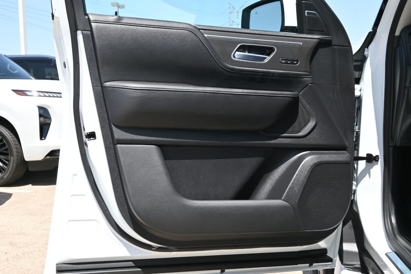 2027 INFINITI QX80 PURE