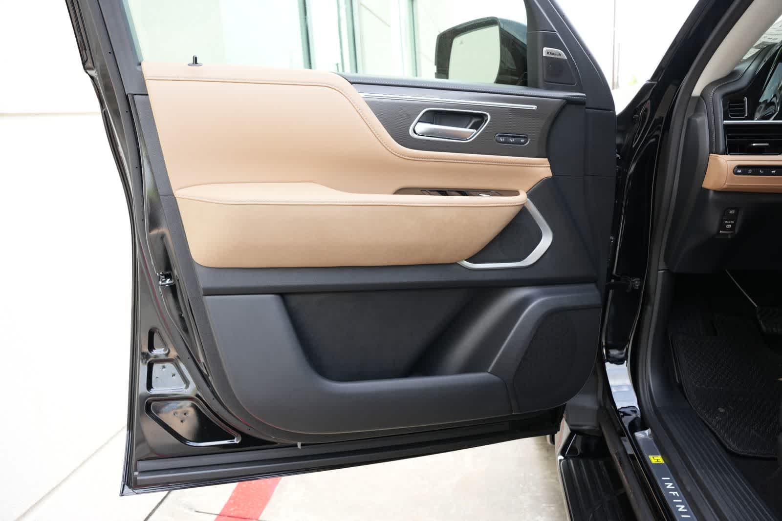 2026 INFINITI QX80 LUXE