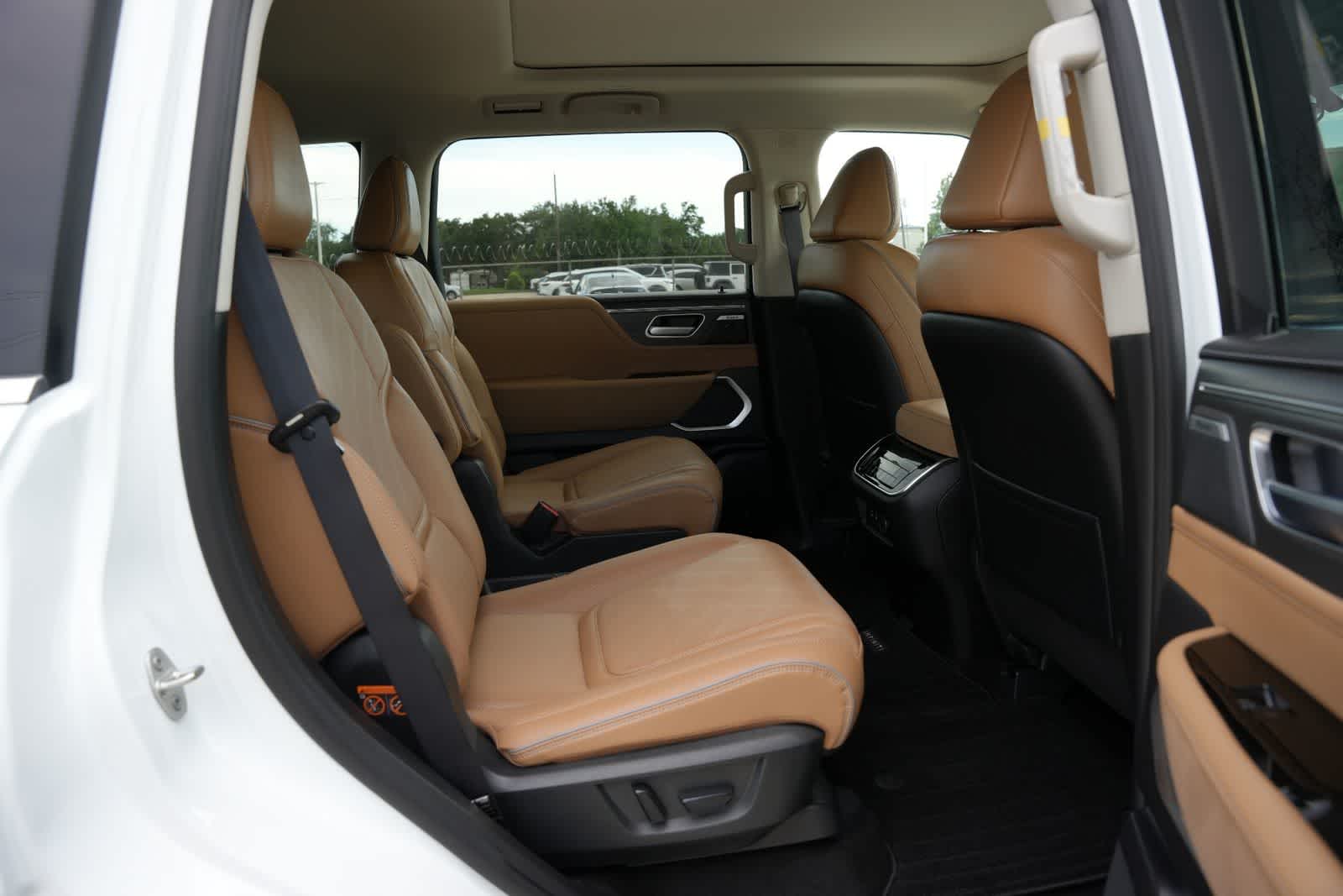 2027 INFINITI QX80 LUXE