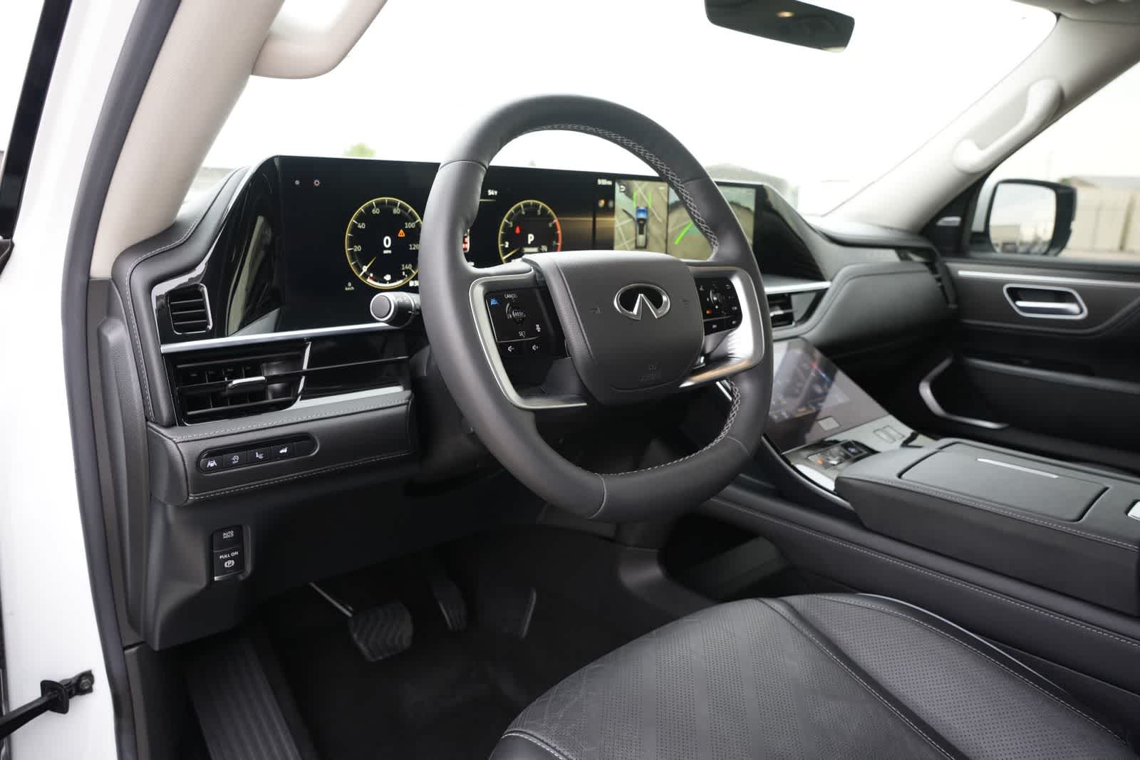 2025 INFINITI QX80 LUXE