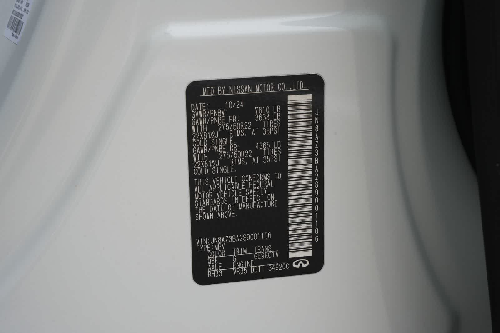 2025 INFINITI QX80 LUXE