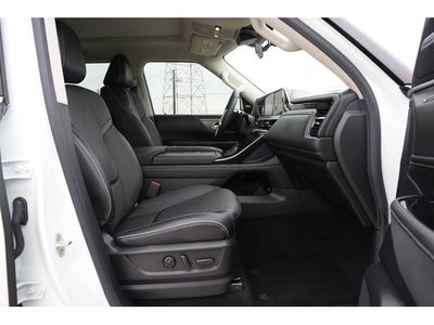 2025 INFINITI QX80 LUXE