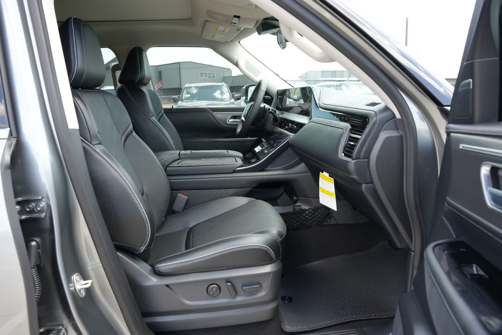 2027 INFINITI QX80 LUXE