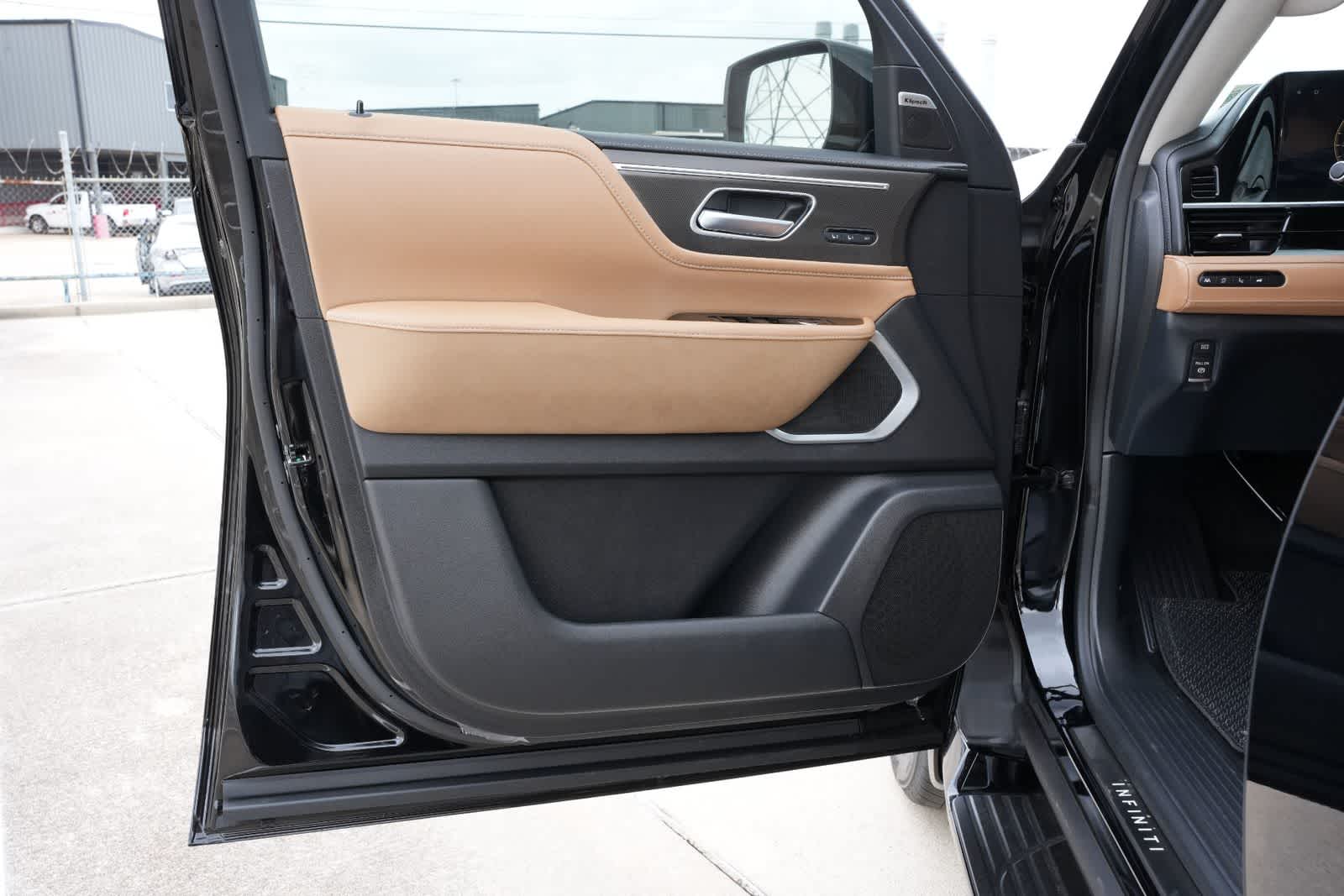 2026 INFINITI QX80 LUXE