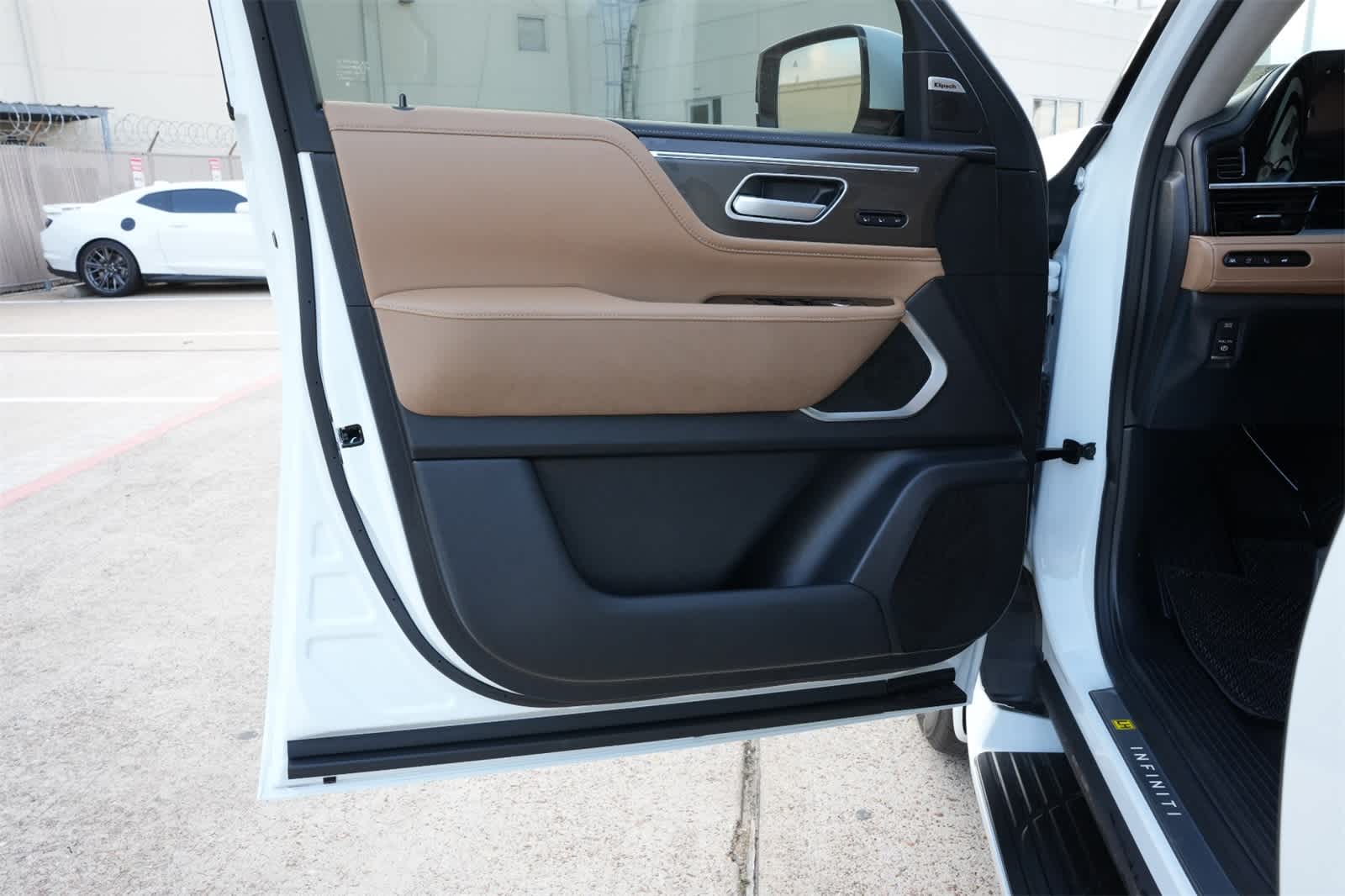 2026 INFINITI QX80 LUXE