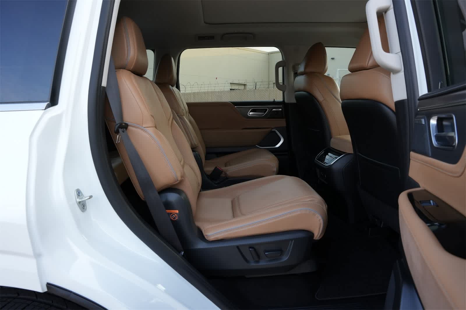 2026 INFINITI QX80 LUXE