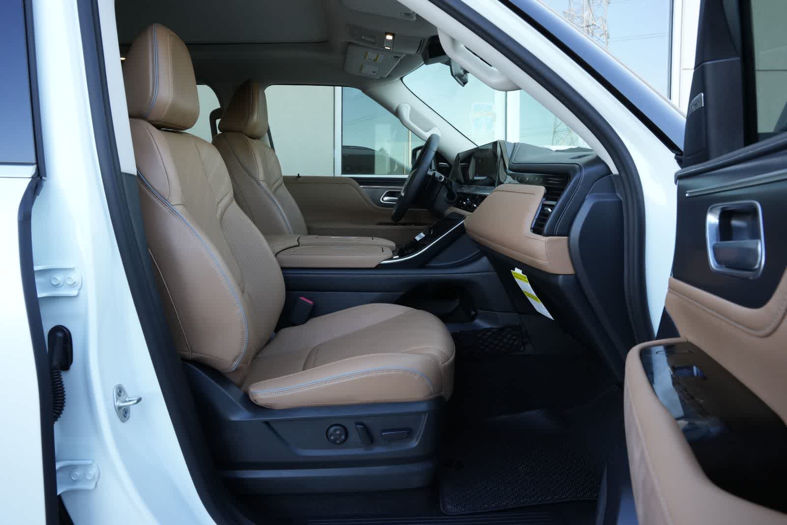 2026 INFINITI QX80 LUXE