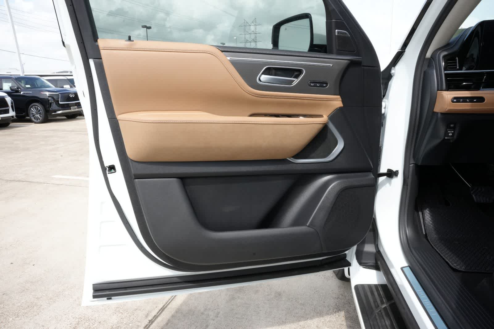 2027 INFINITI QX80 LUXE