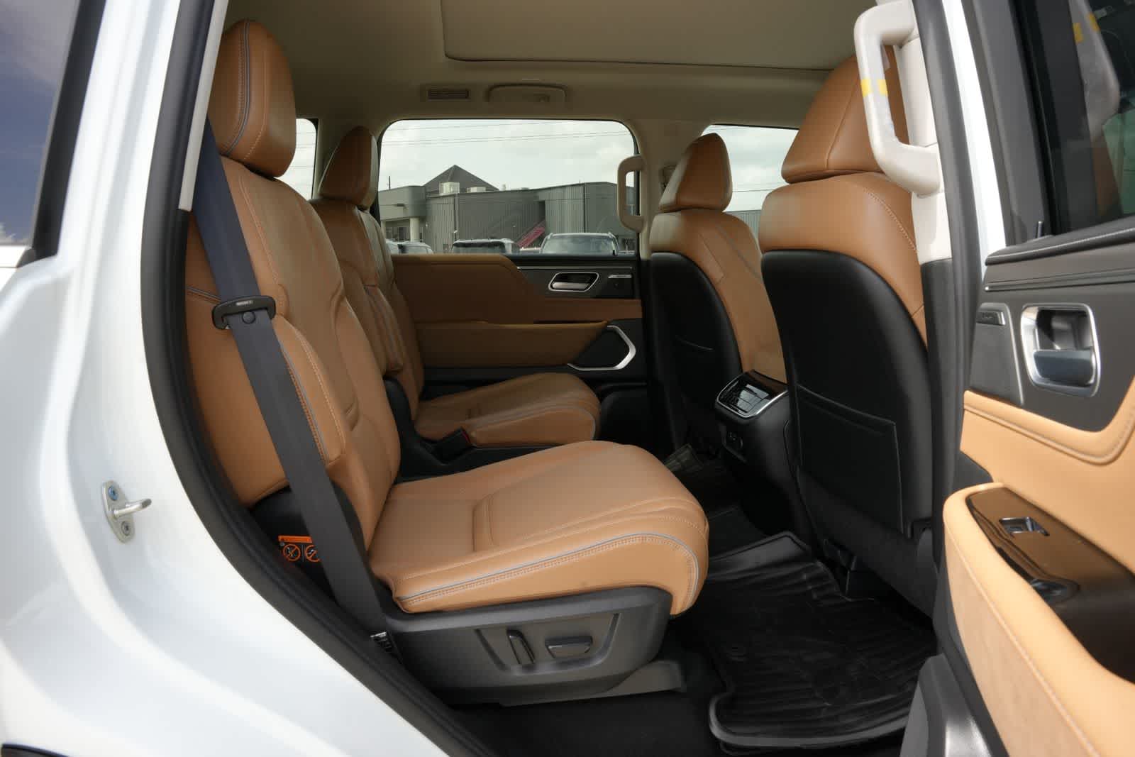2027 INFINITI QX80 LUXE