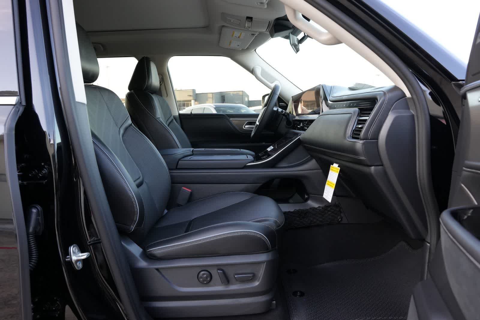 2027 INFINITI QX80 LUXE