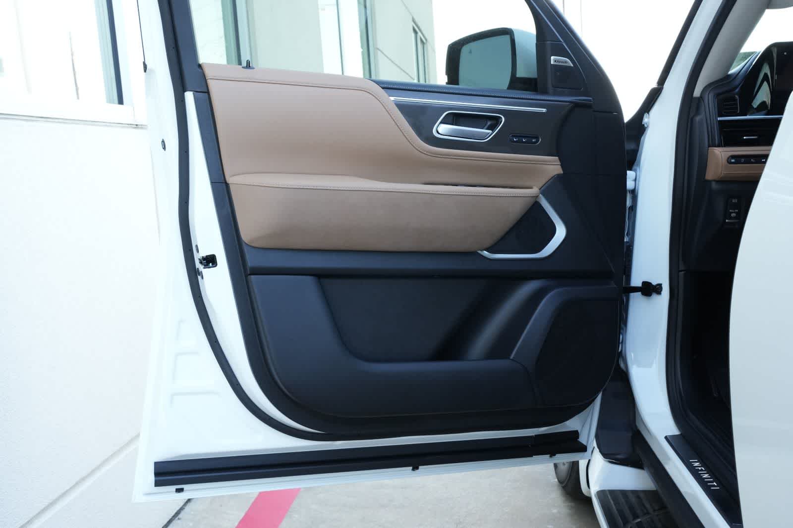 2026 INFINITI QX80 LUXE