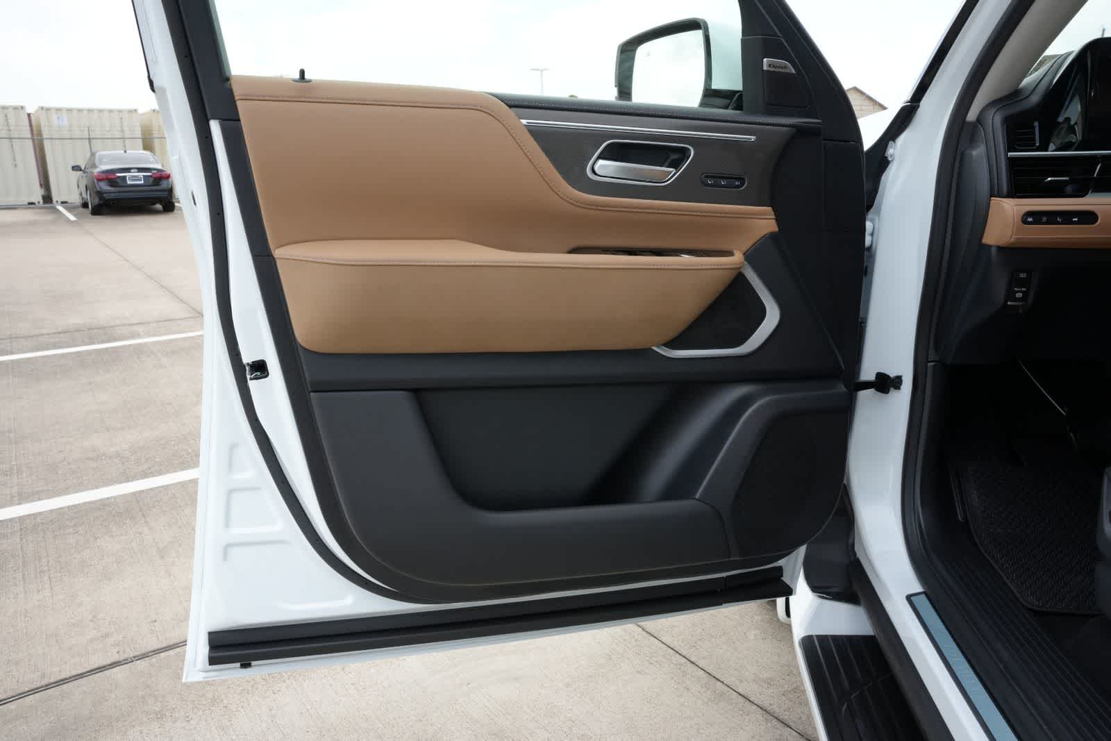 2027 INFINITI QX80 LUXE