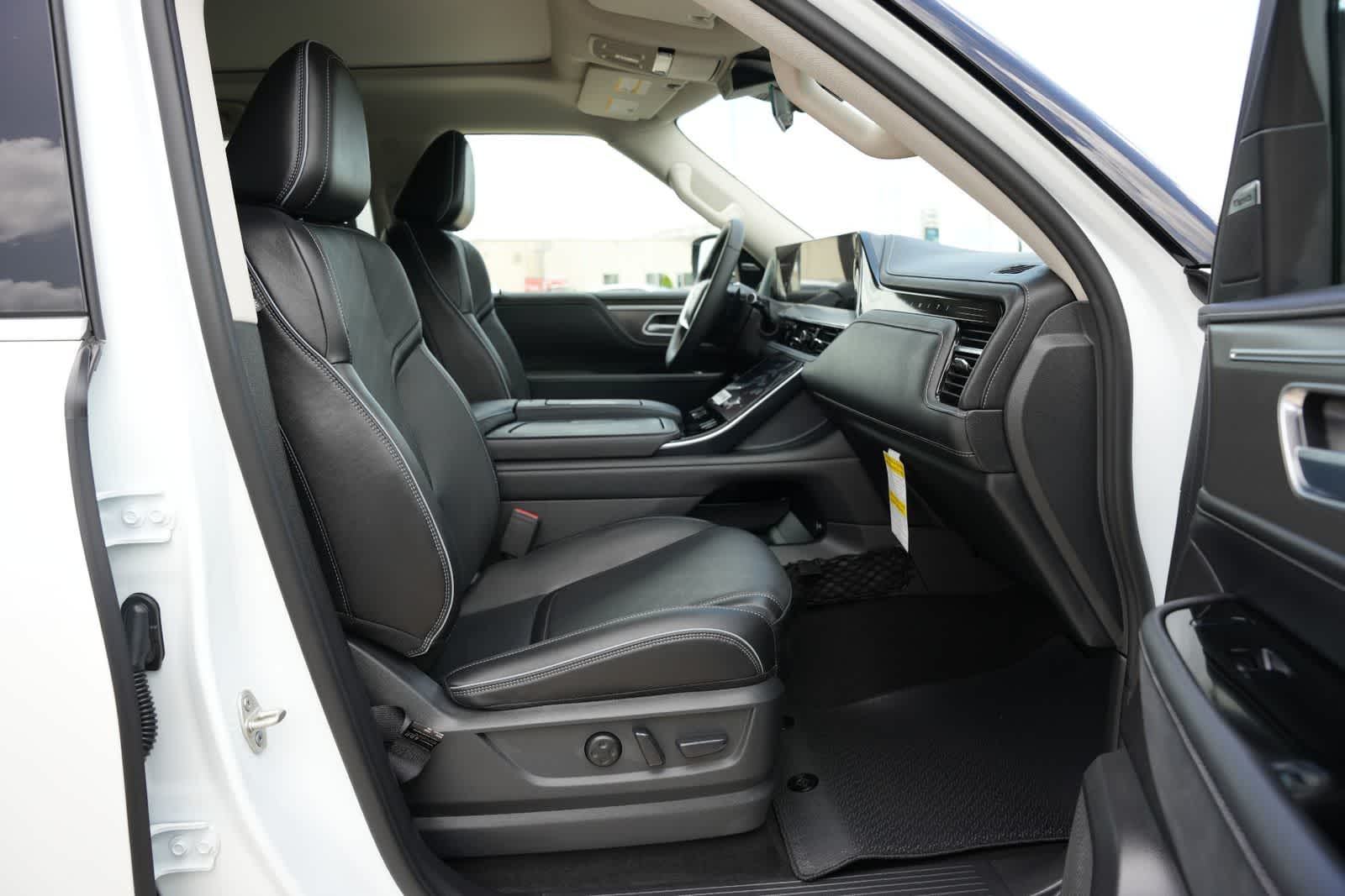 2027 INFINITI QX80 LUXE