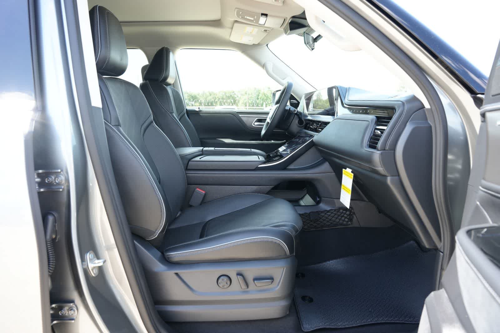 2027 INFINITI QX80 LUXE