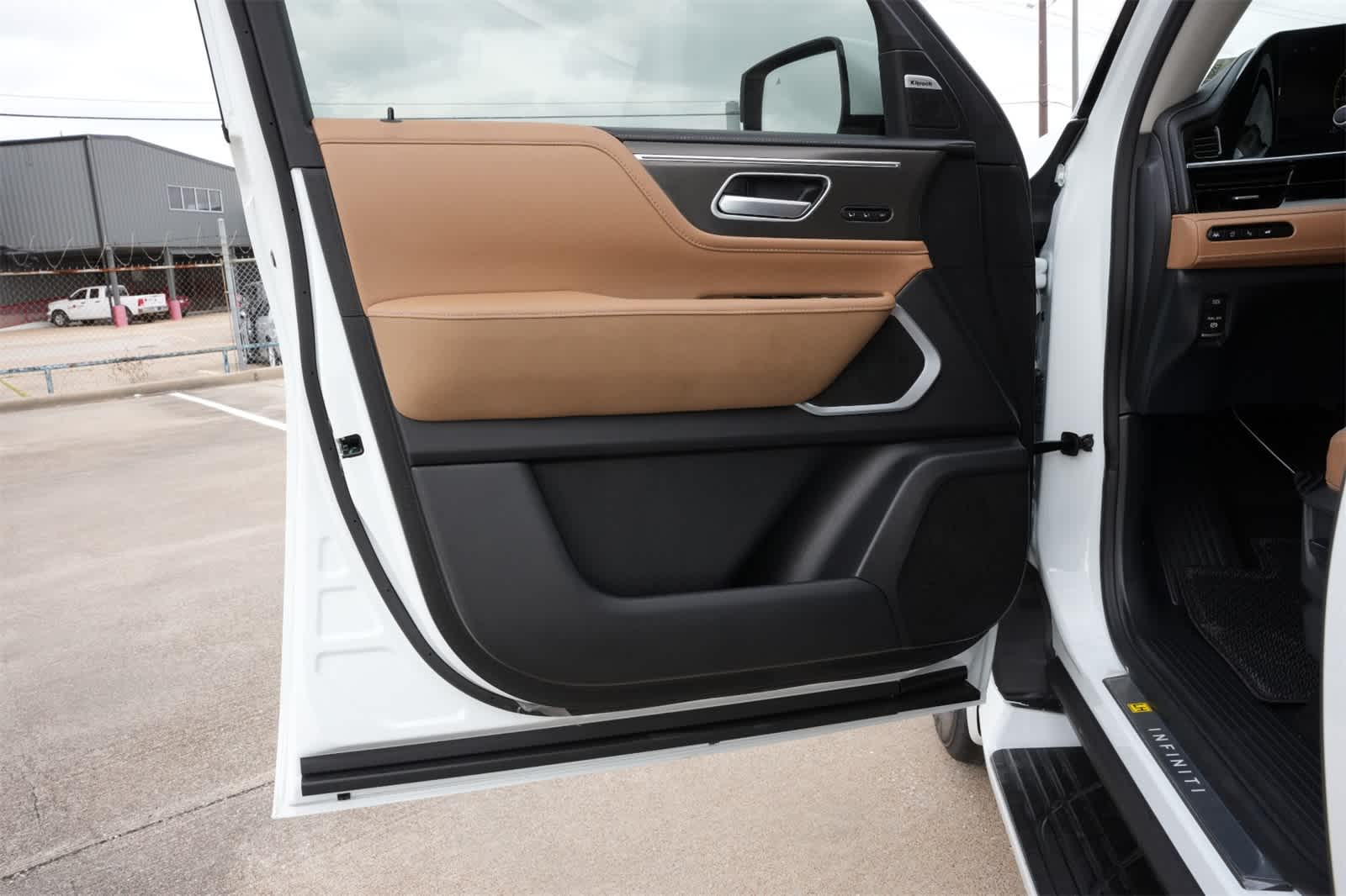 2026 INFINITI QX80 LUXE