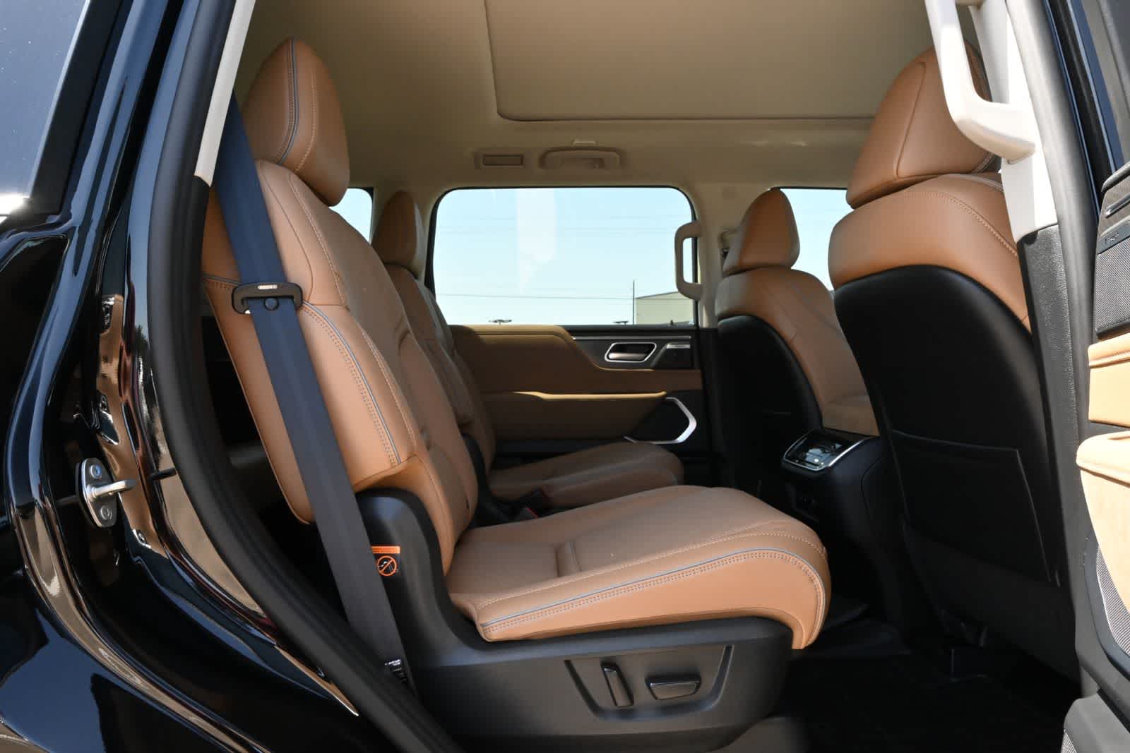 2027 INFINITI QX80 LUXE
