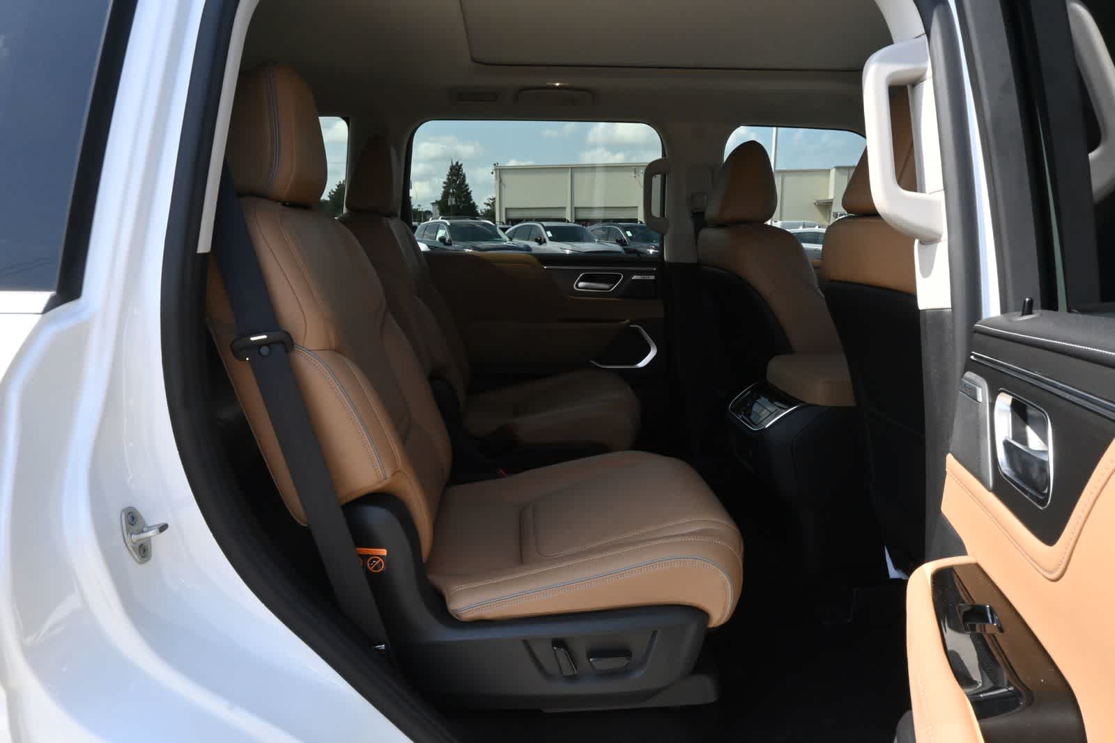 2026 INFINITI QX80 LUXE