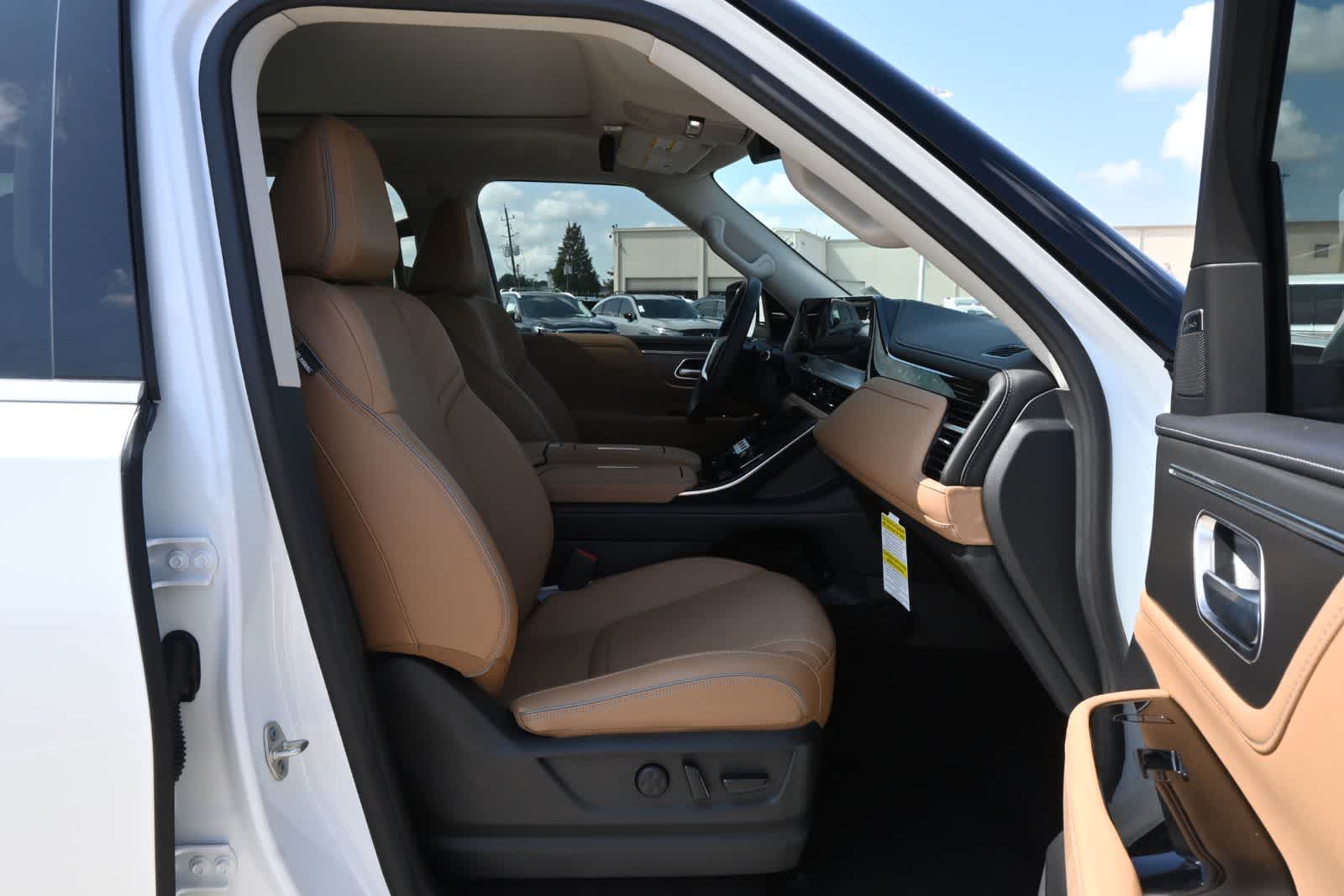2026 INFINITI QX80 LUXE