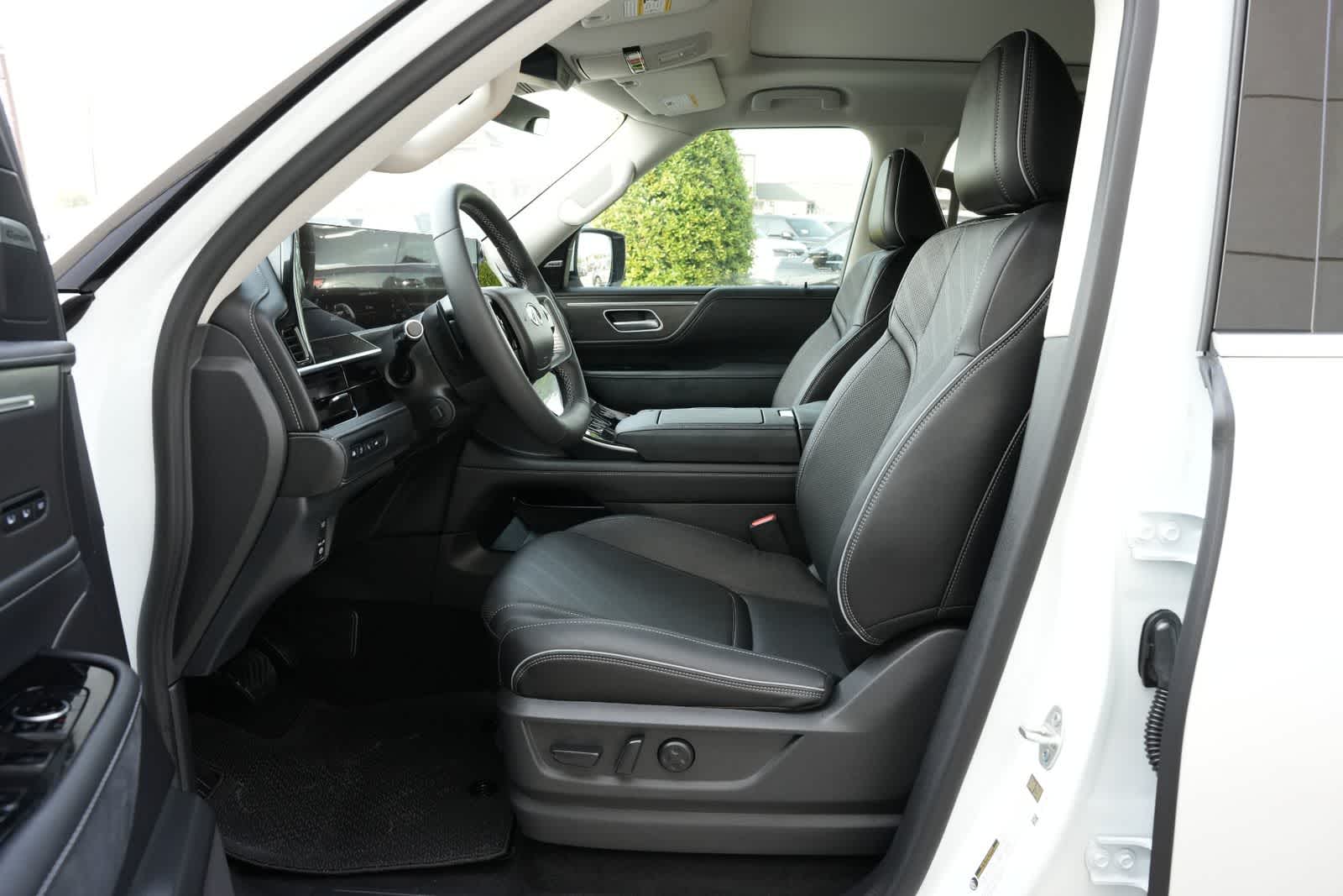 2026 INFINITI QX80 LUXE