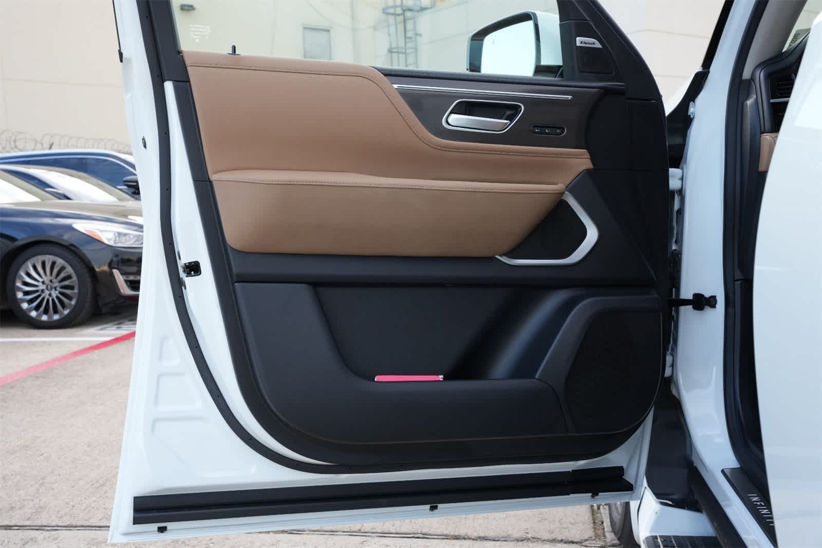 2026 INFINITI QX80 LUXE