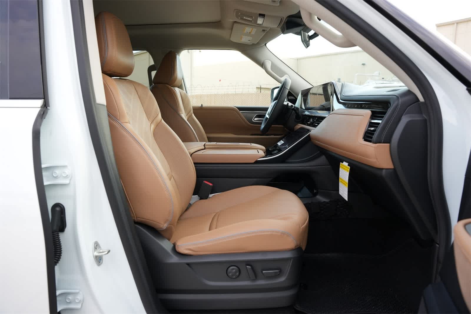 2026 INFINITI QX80 LUXE