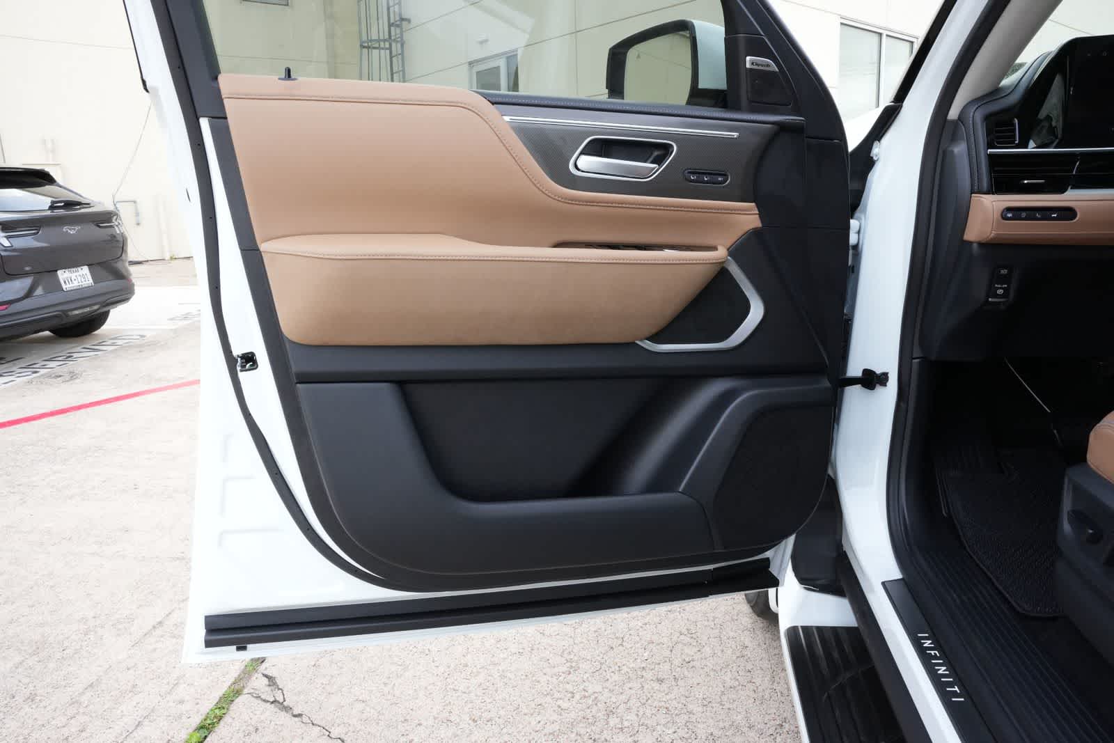 2026 INFINITI QX80 LUXE