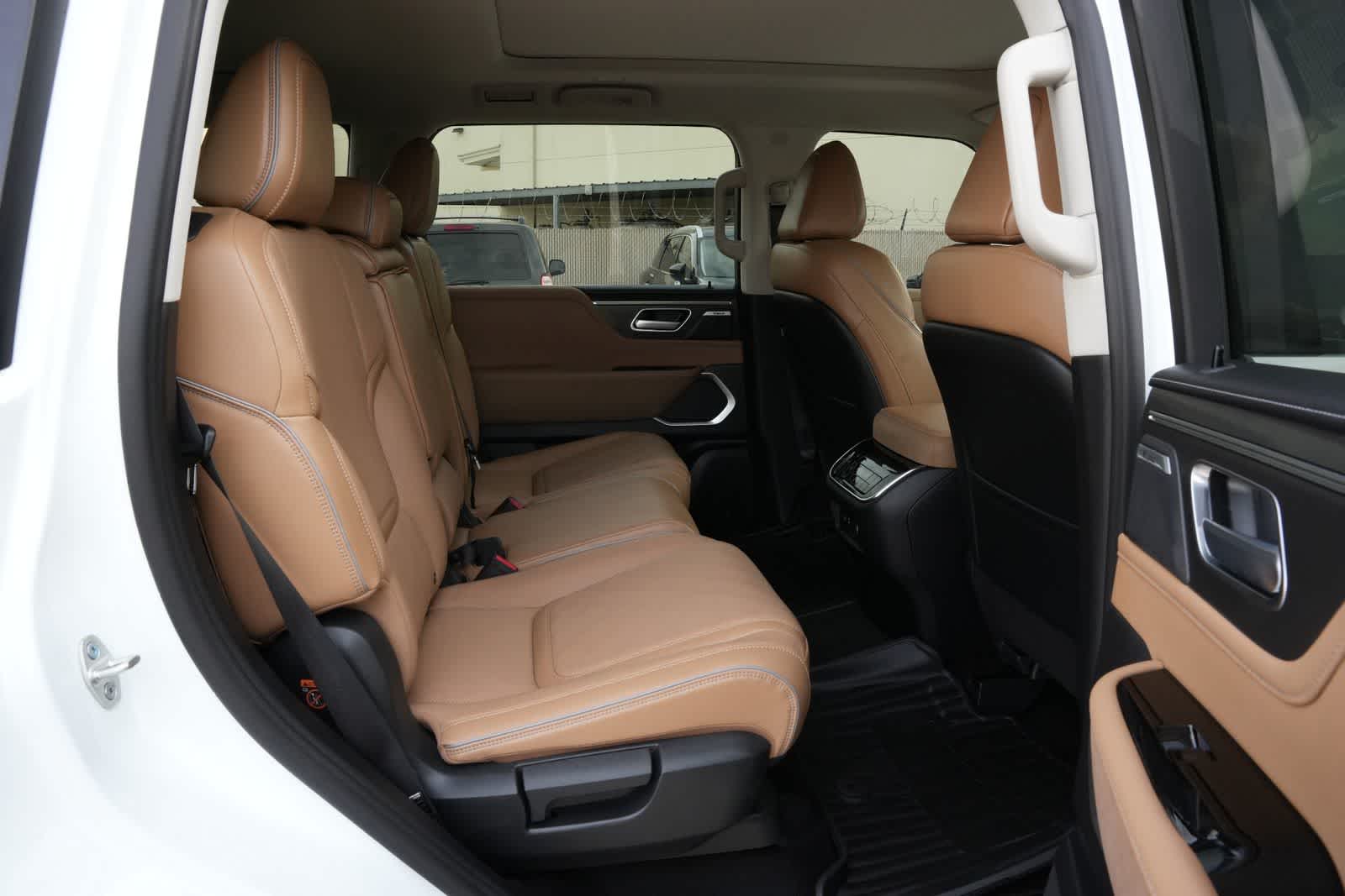 2026 INFINITI QX80 LUXE