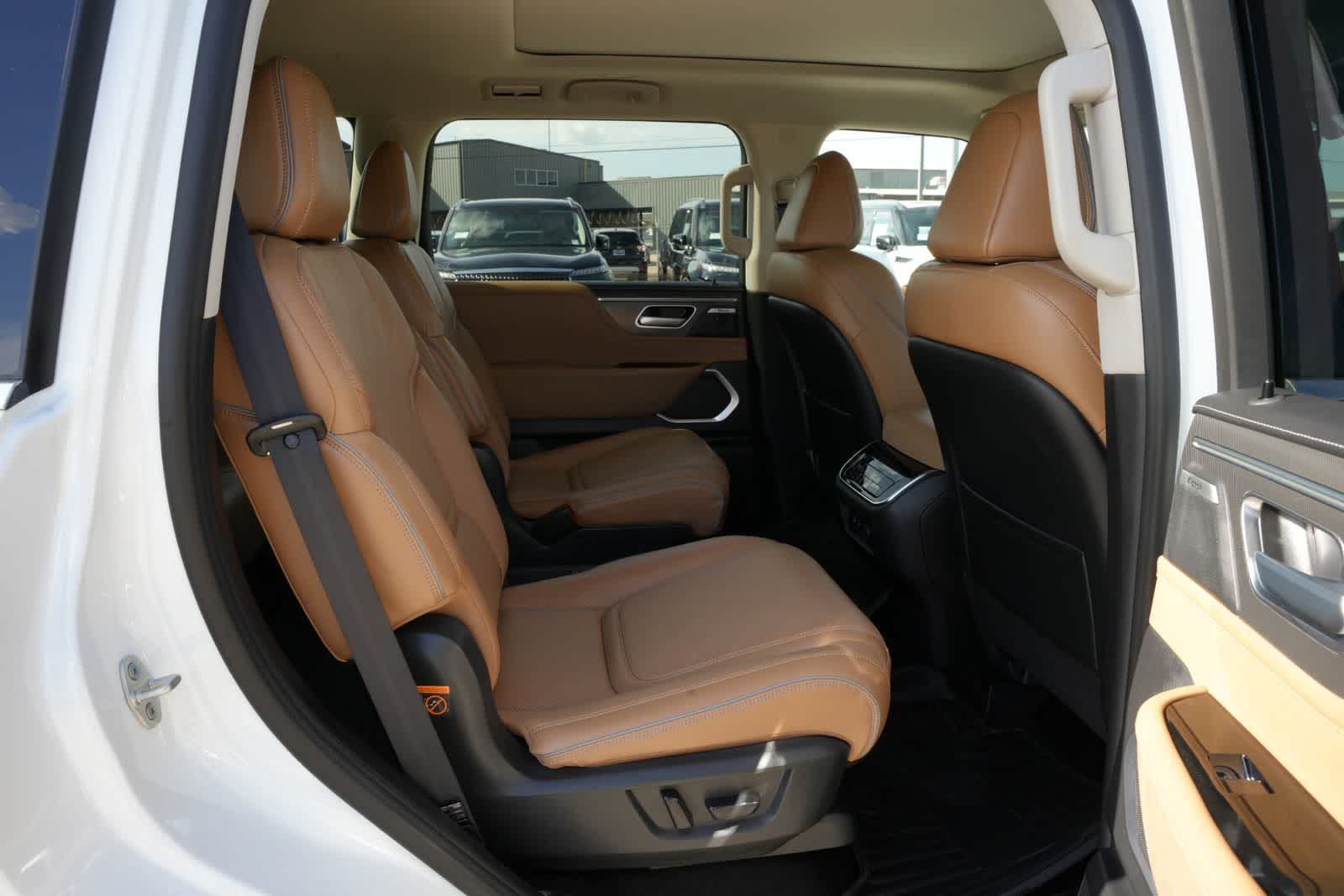 2027 INFINITI QX80 LUXE