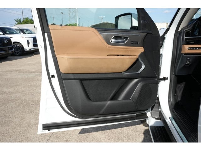 2027 INFINITI QX80 LUXE