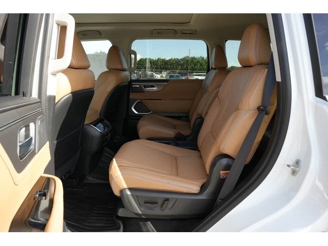 2027 INFINITI QX80 LUXE