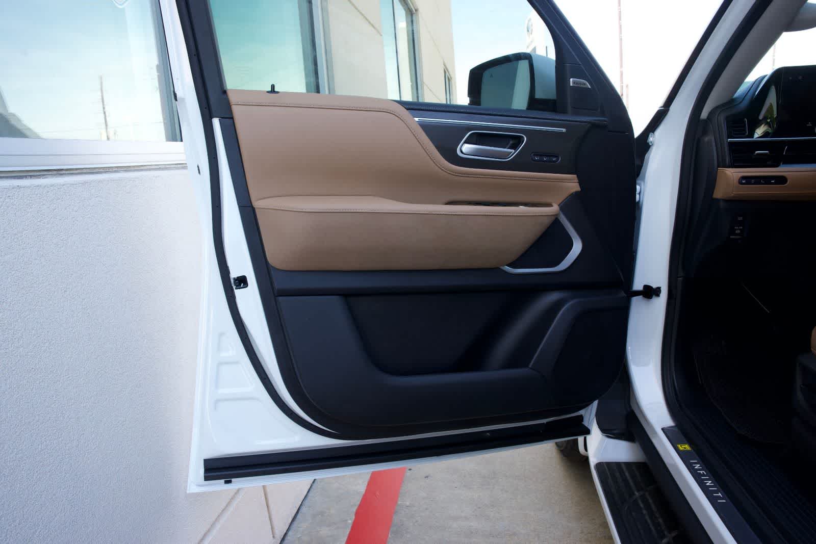 2026 INFINITI QX80 LUXE