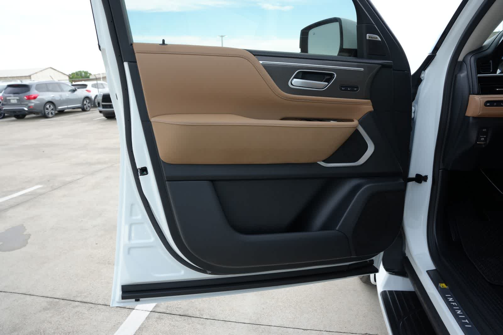 2027 INFINITI QX80 LUXE