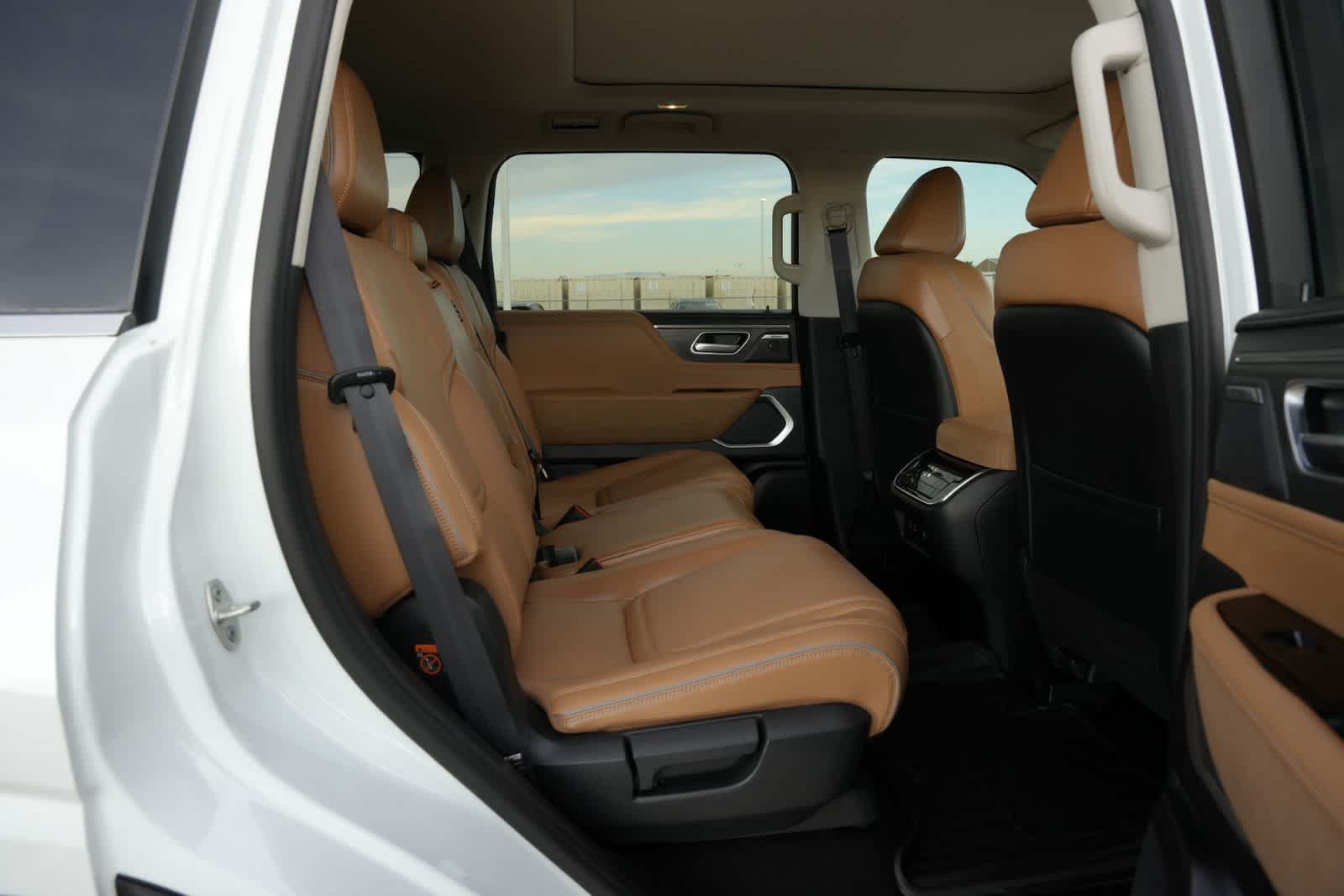 2027 INFINITI QX80 LUXE