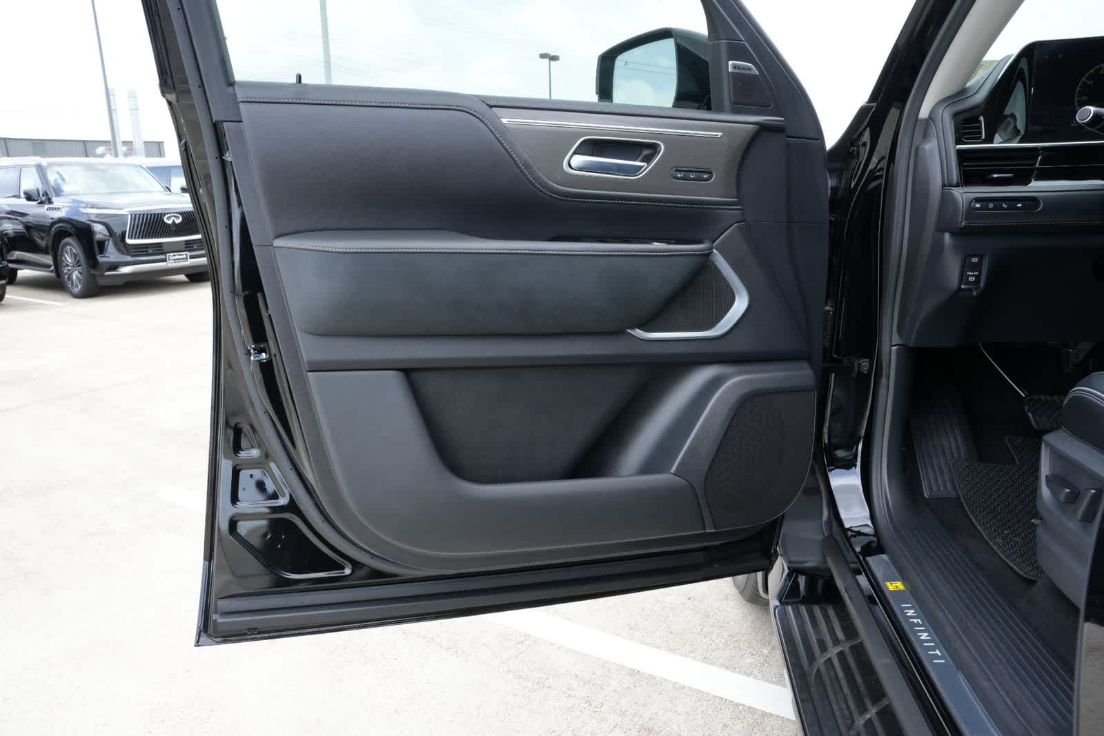 2027 INFINITI QX80 LUXE
