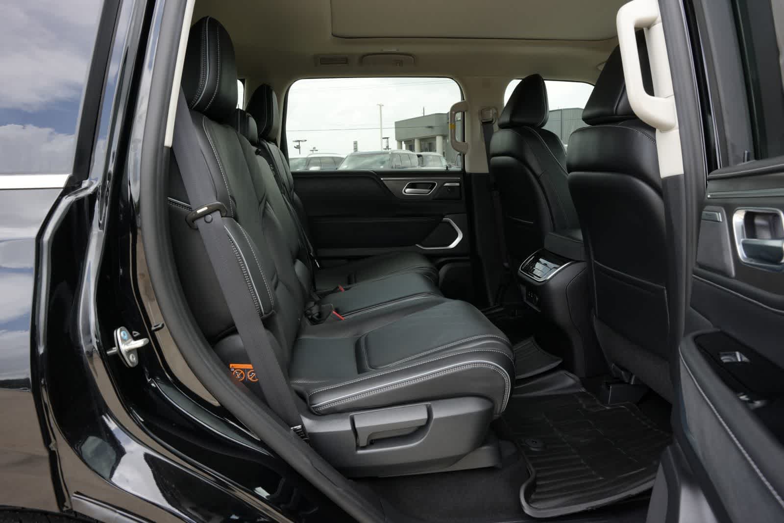 2027 INFINITI QX80 LUXE
