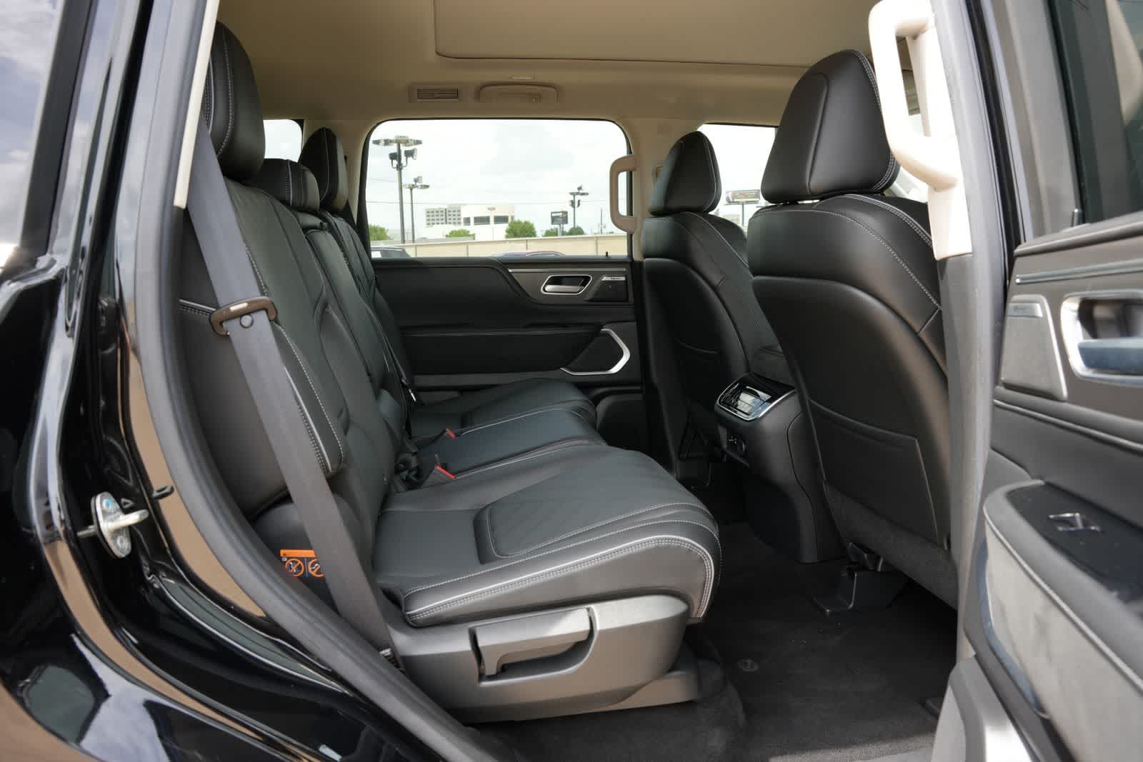 2025 INFINITI QX80 LUXE