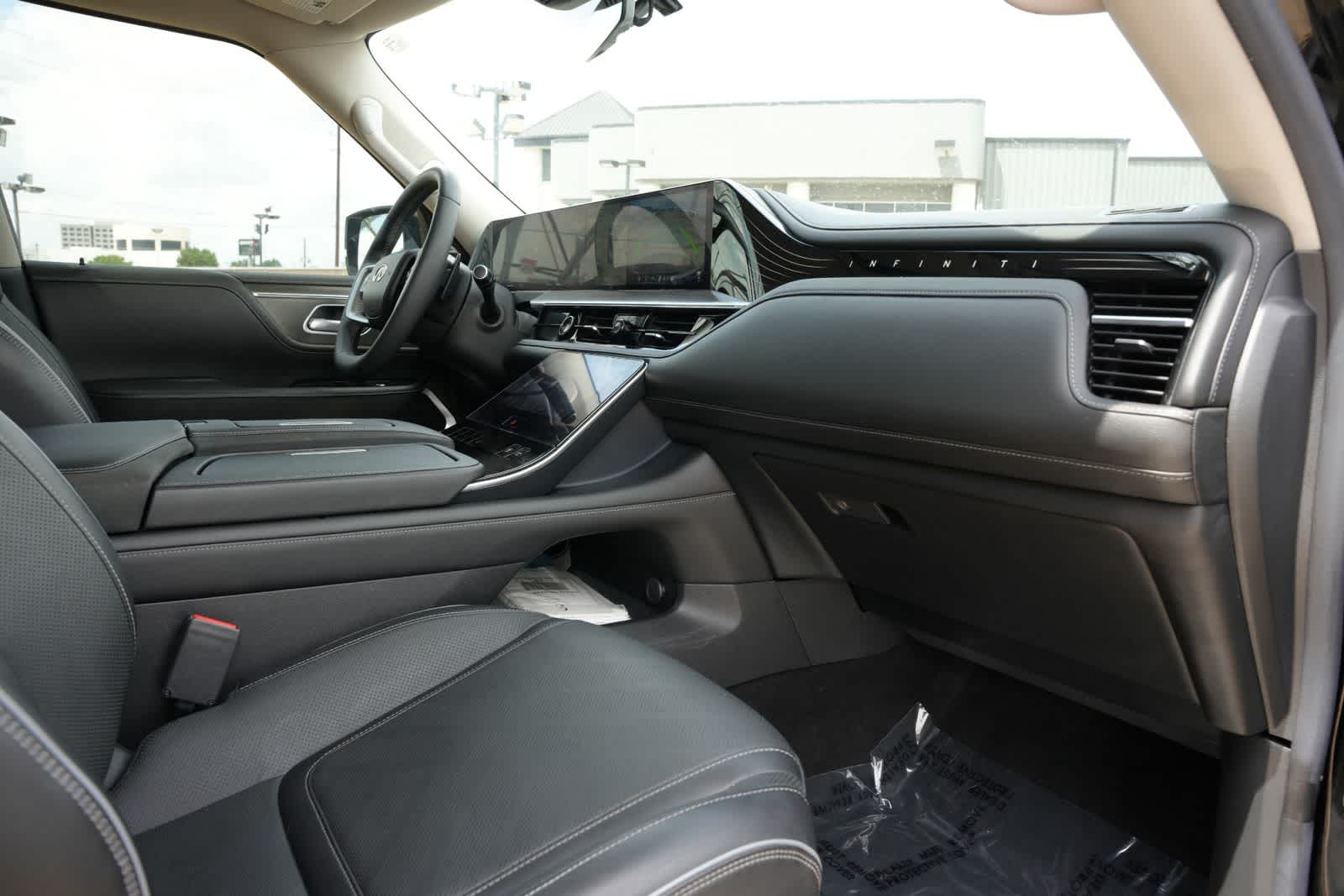2025 INFINITI QX80 LUXE