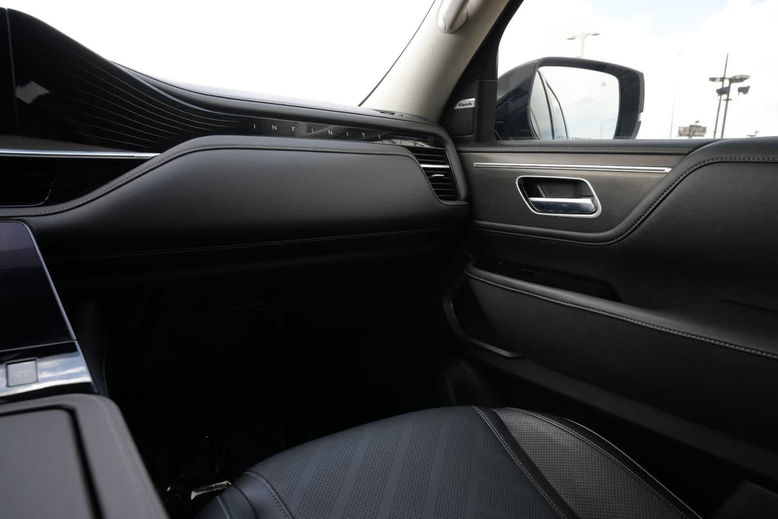 2025 INFINITI QX80 LUXE