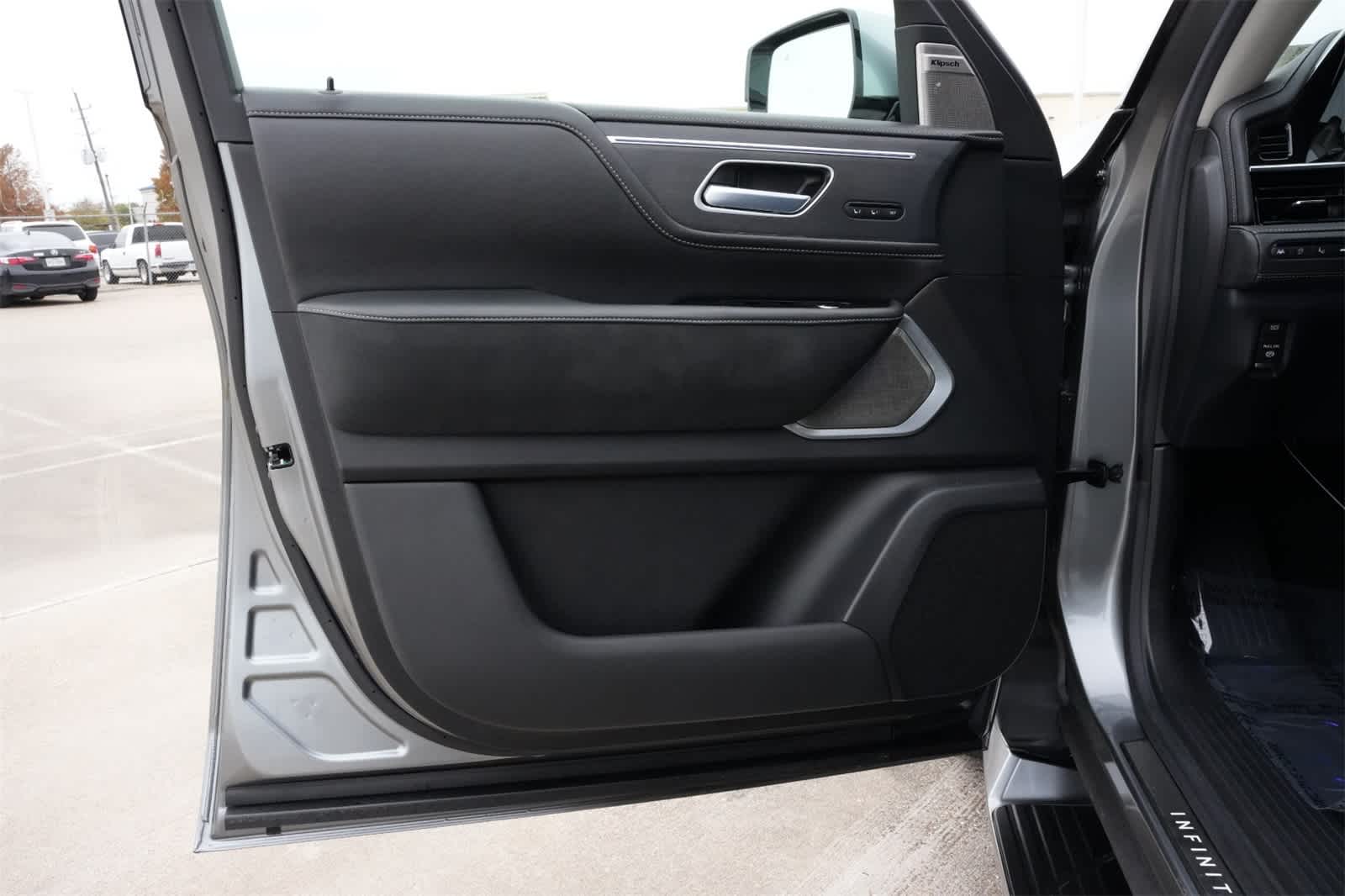 2025 INFINITI QX80 Sensory 4WD