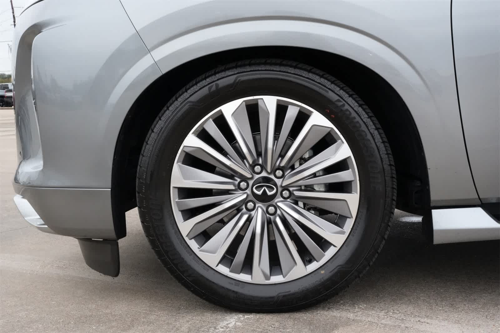 2025 INFINITI QX80 Sensory 4WD