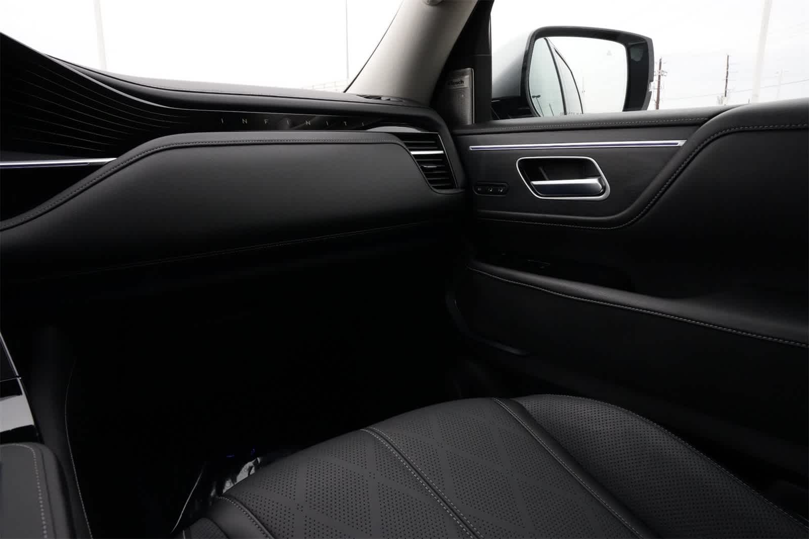 2025 INFINITI QX80 Sensory 4WD