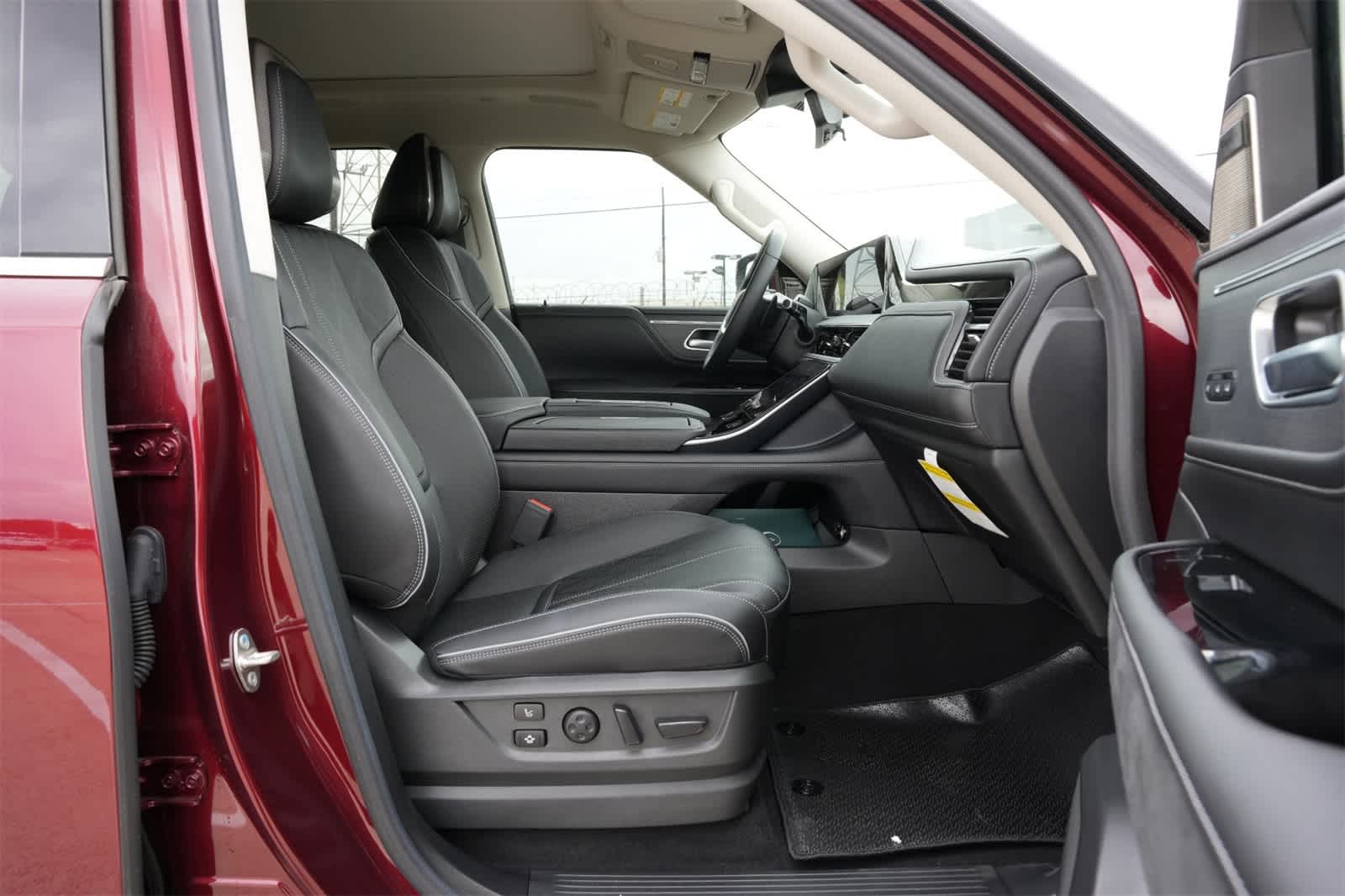 2025 INFINITI QX80 Sensory 4WD