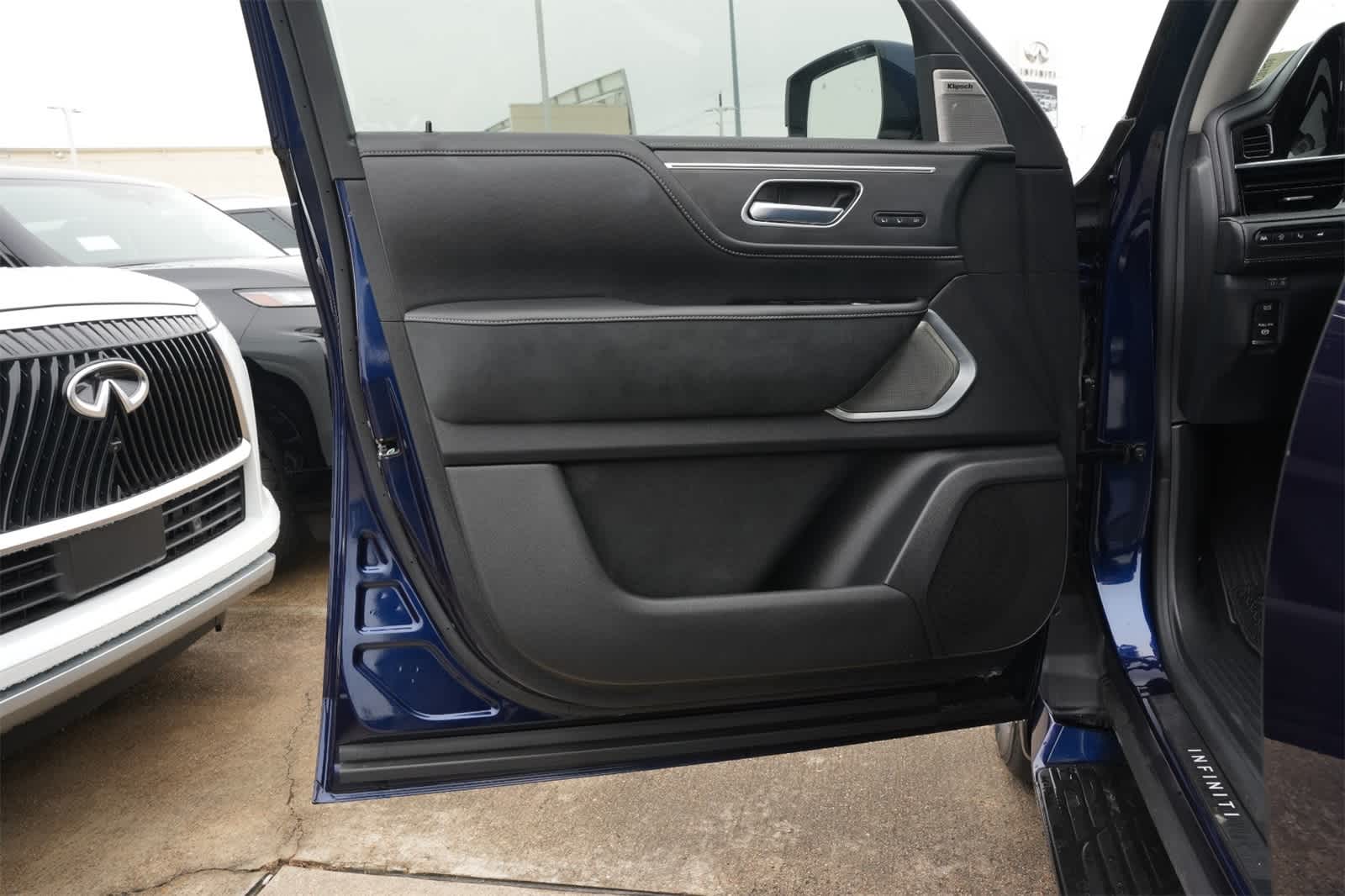 2025 INFINITI QX80 Sensory 4WD