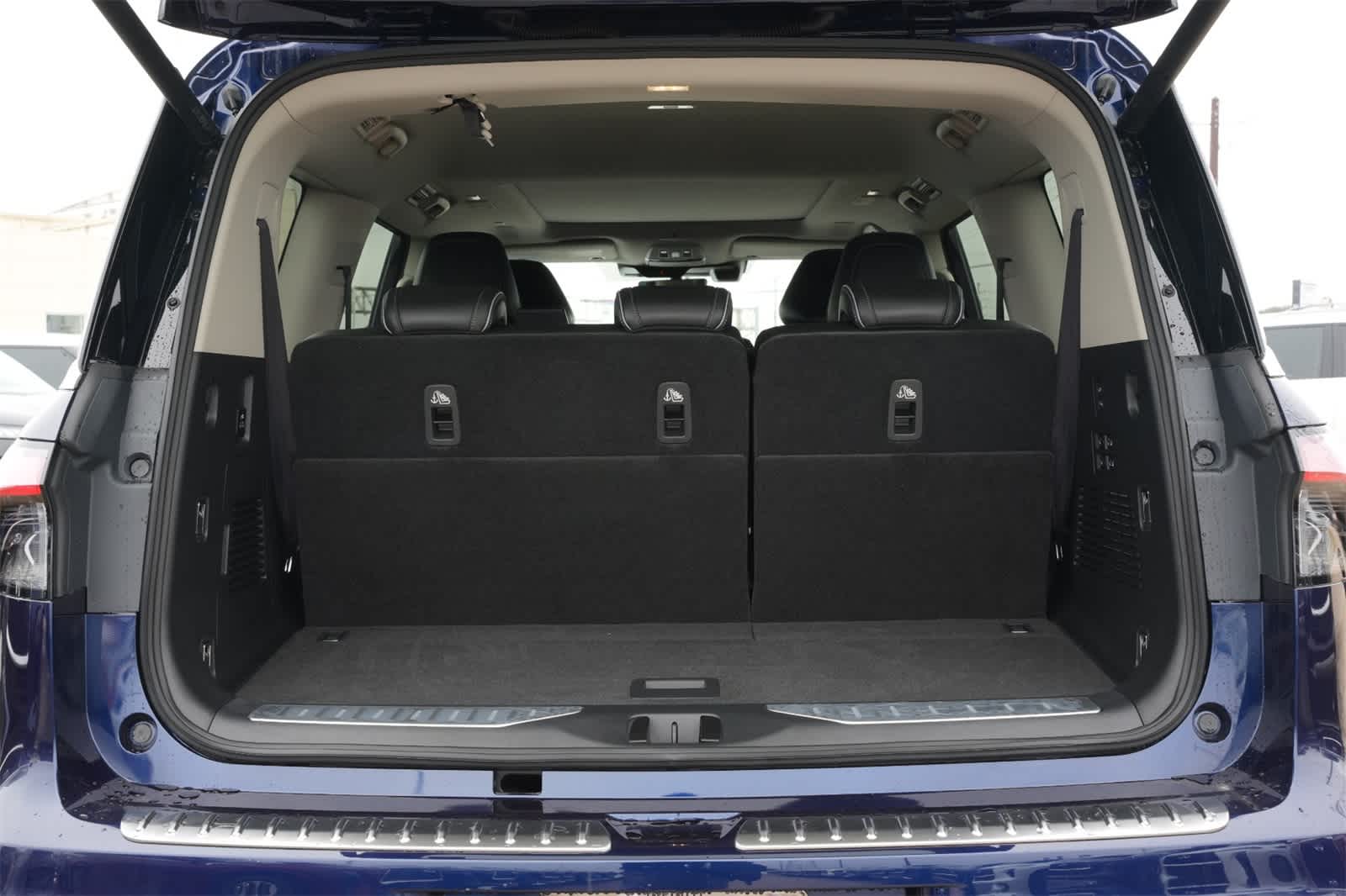 2025 INFINITI QX80 Sensory 4WD