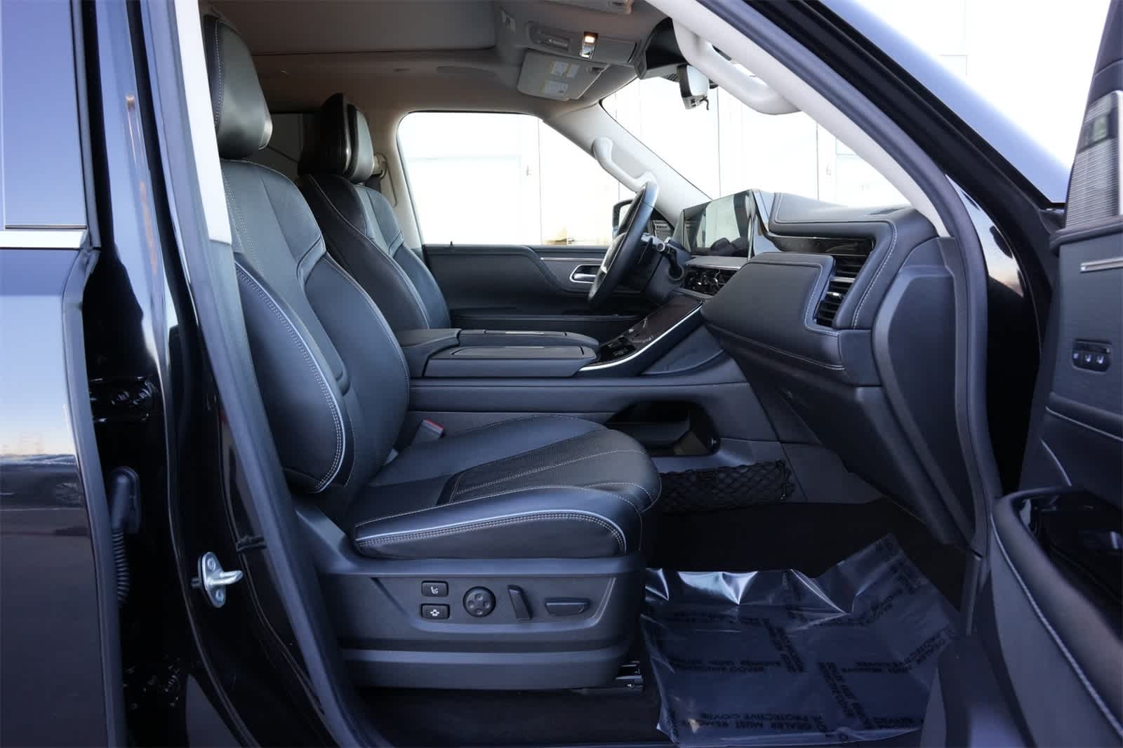 2025 INFINITI QX80 Sensory 4WD