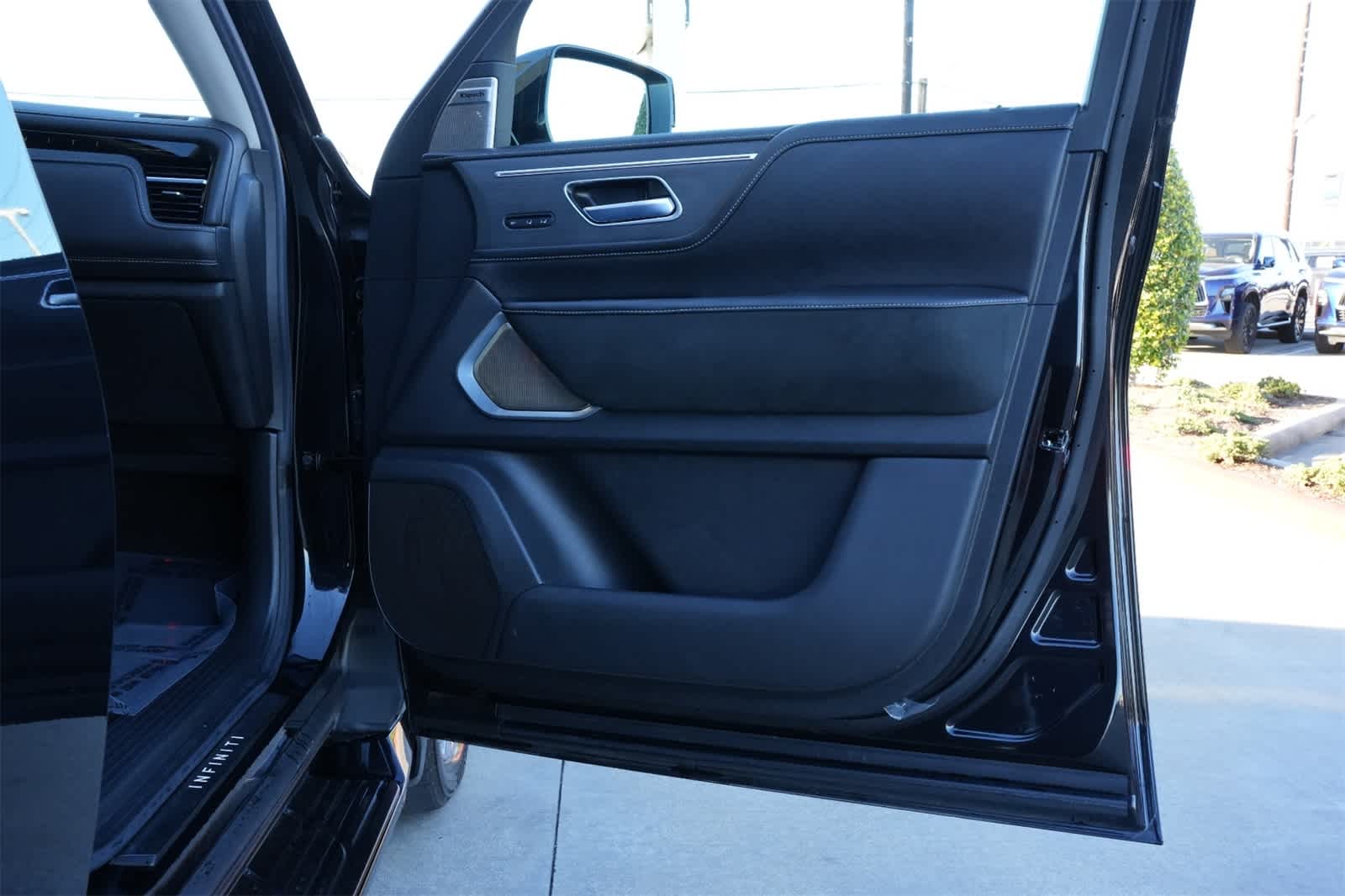 2025 INFINITI QX80 Sensory 4WD