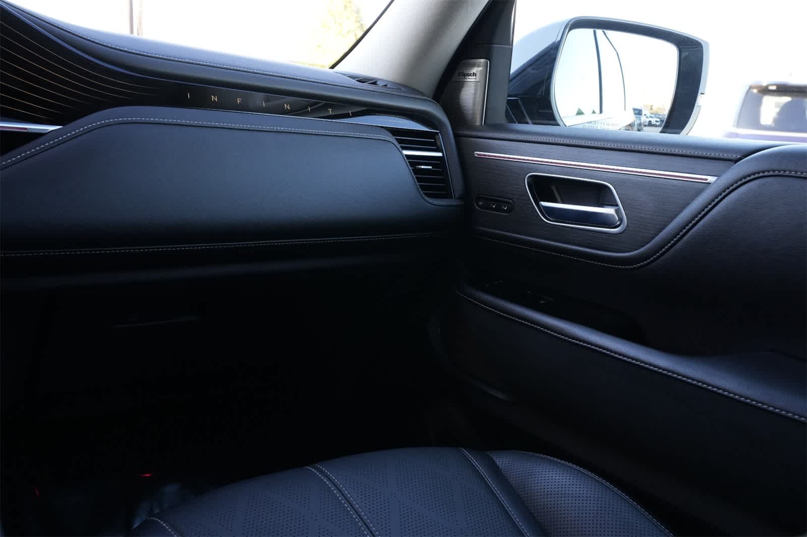 2025 INFINITI QX80 Sensory 4WD